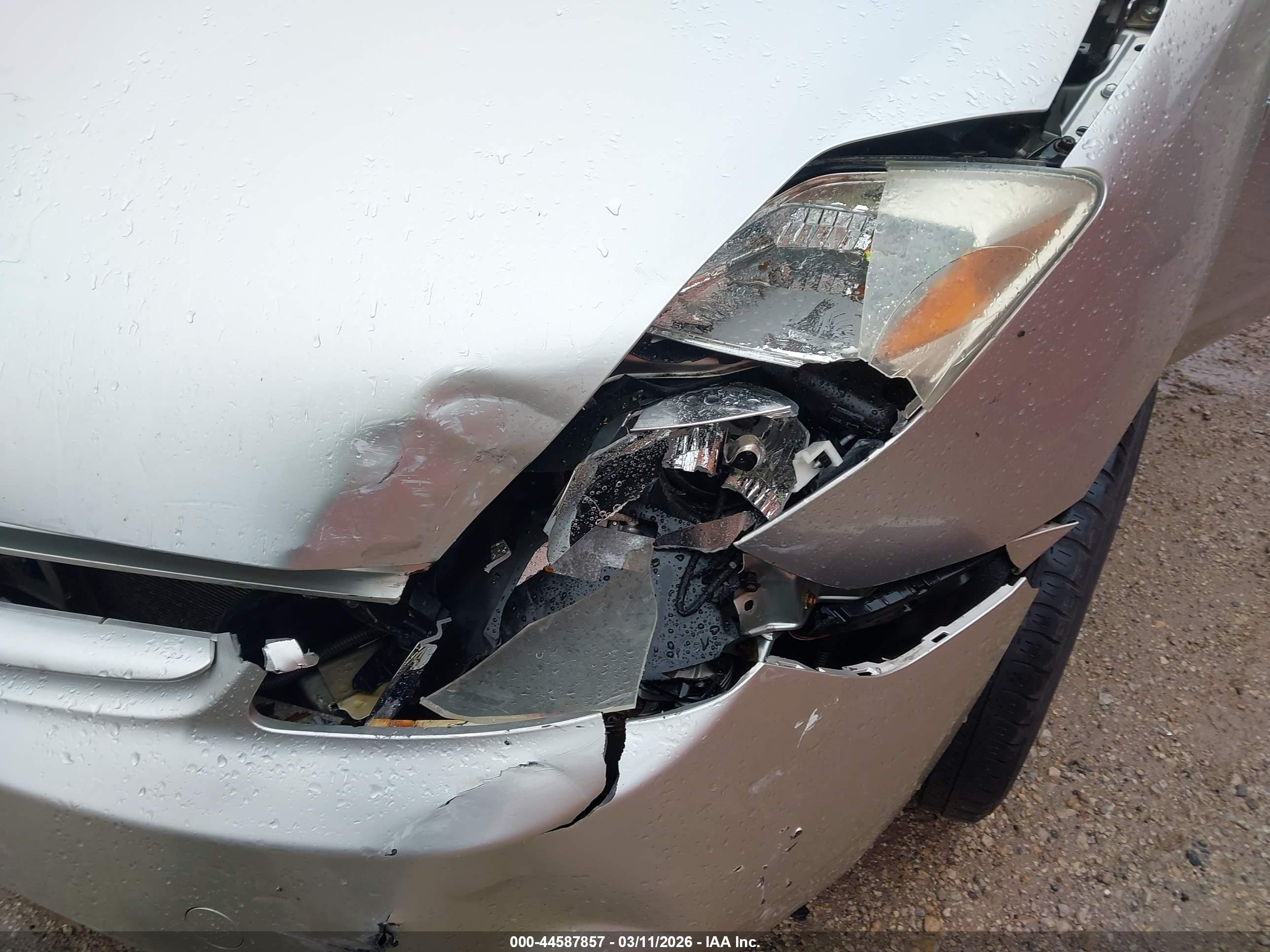 2005 Toyota Prius   Silver vin: JTDKB20U357019593