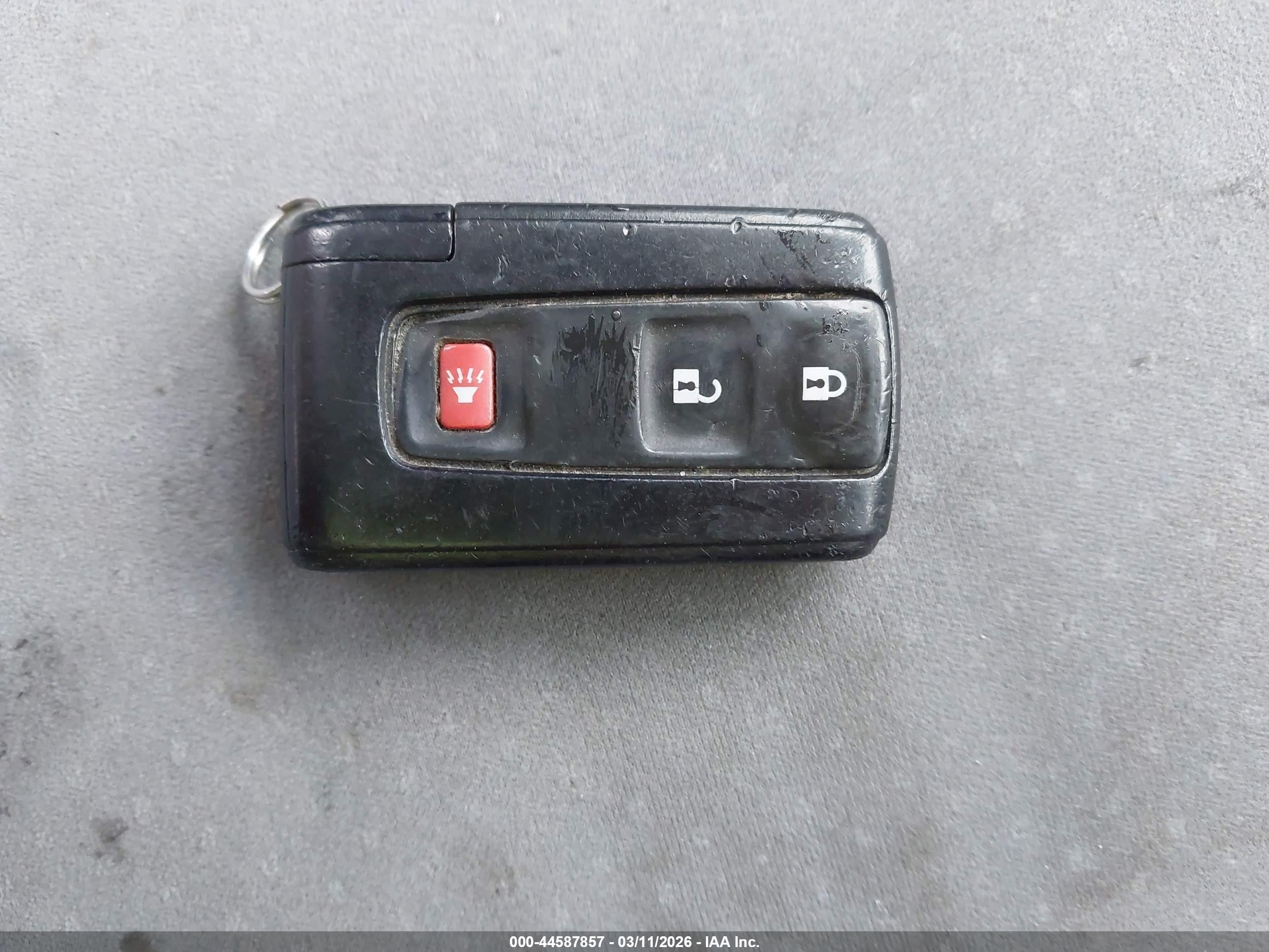 2005 Toyota Prius   Silver vin: JTDKB20U357019593