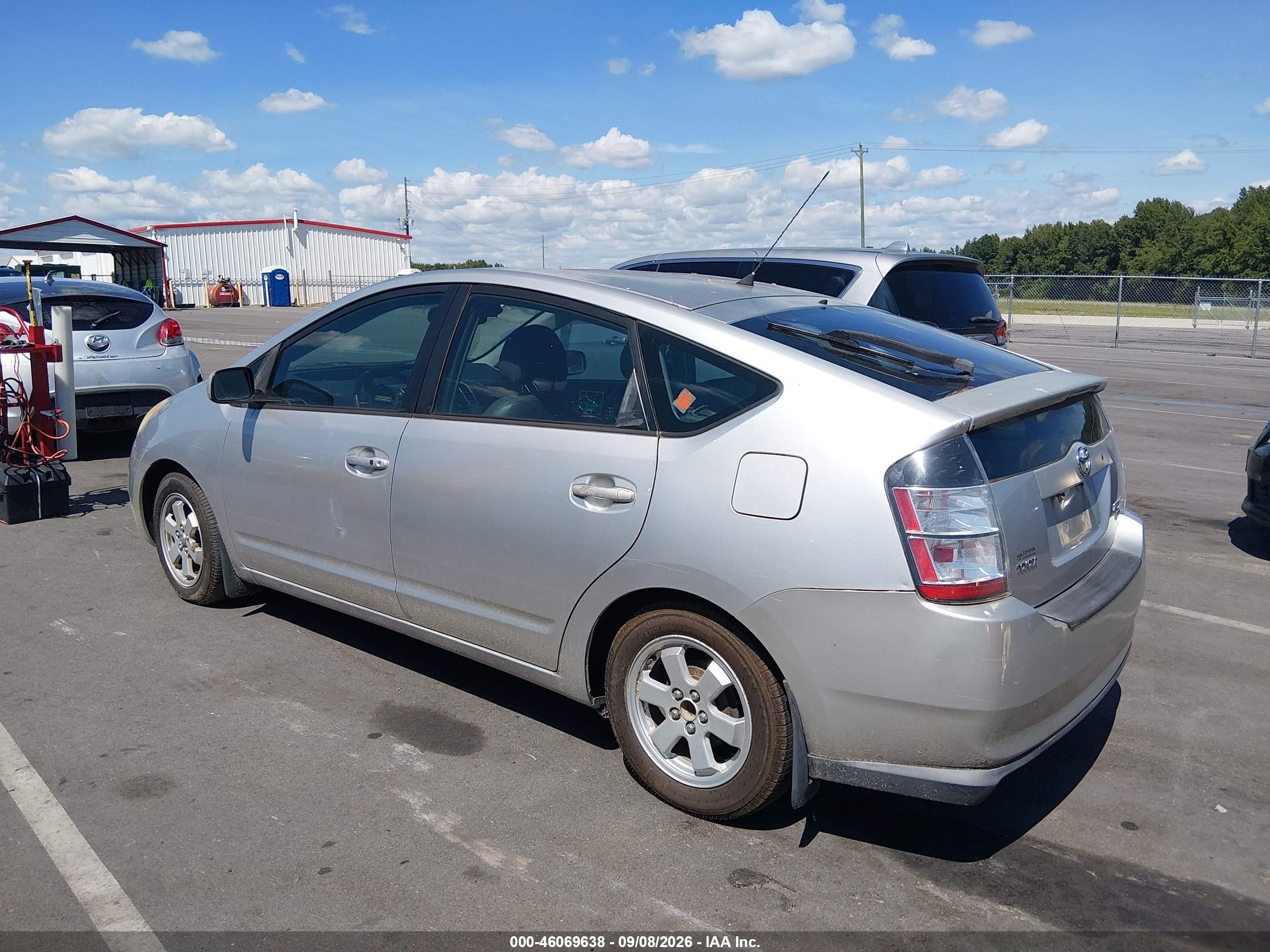 2005 Toyota Prius   Silver vin: JTDKB20U357027211