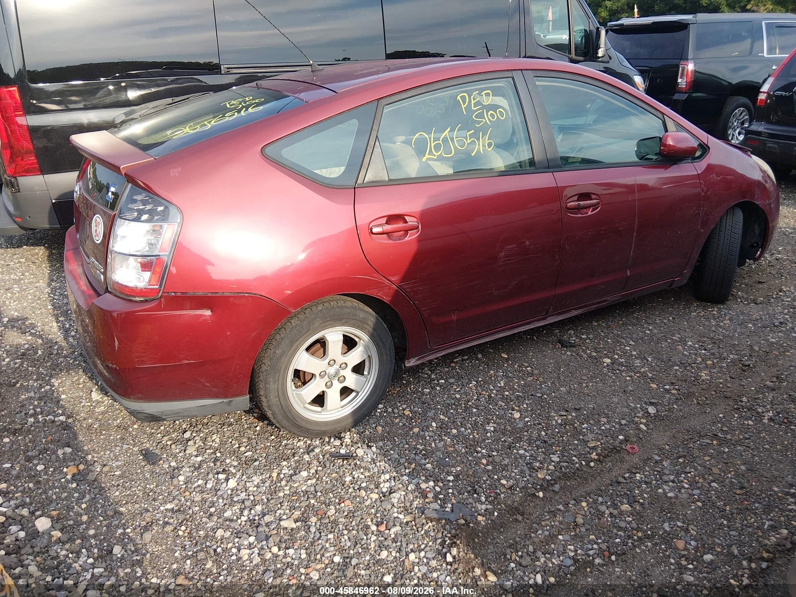 2005 Toyota Prius   Red vin: JTDKB20U357047538