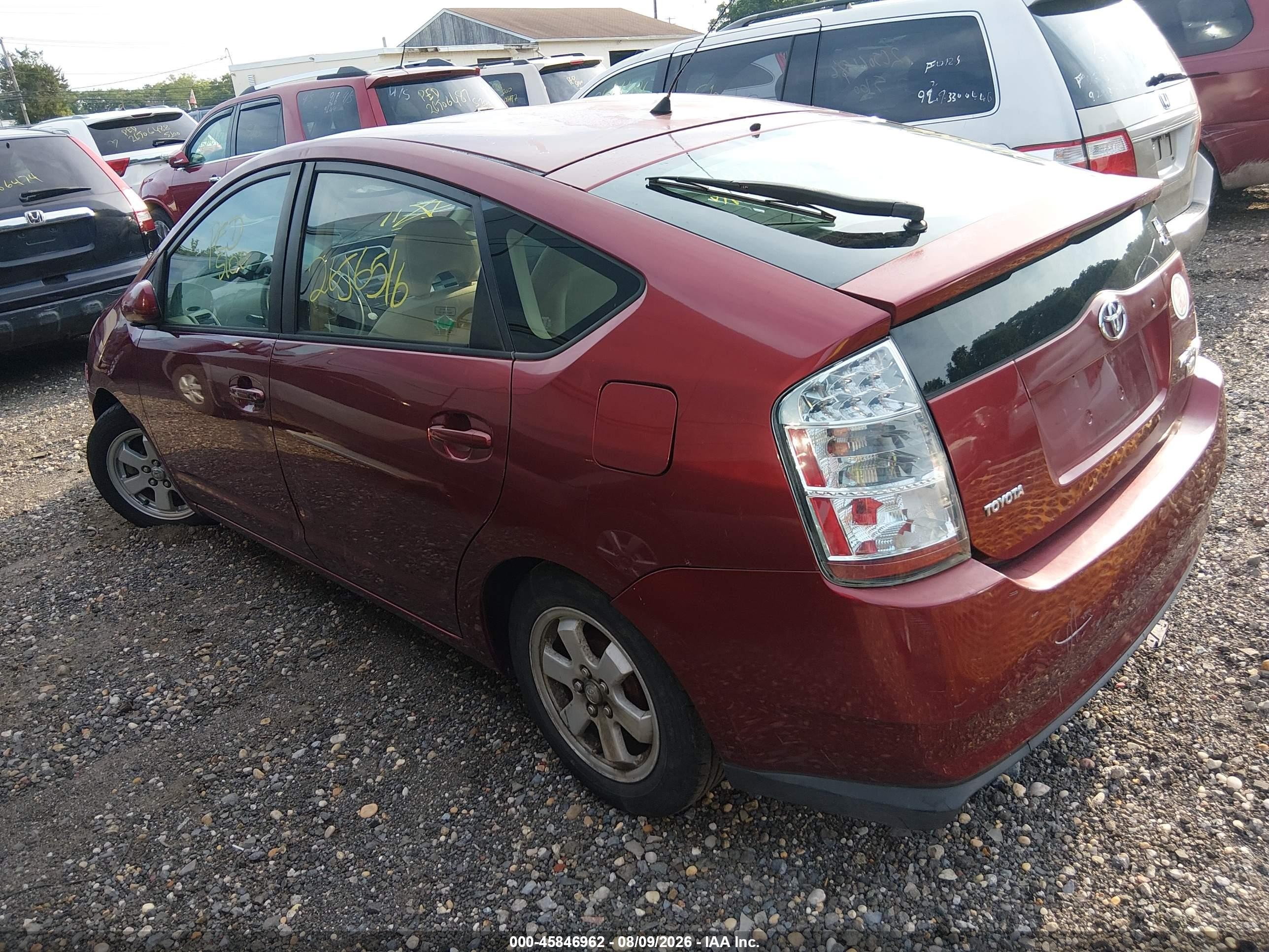 2005 Toyota Prius   Red vin: JTDKB20U357047538