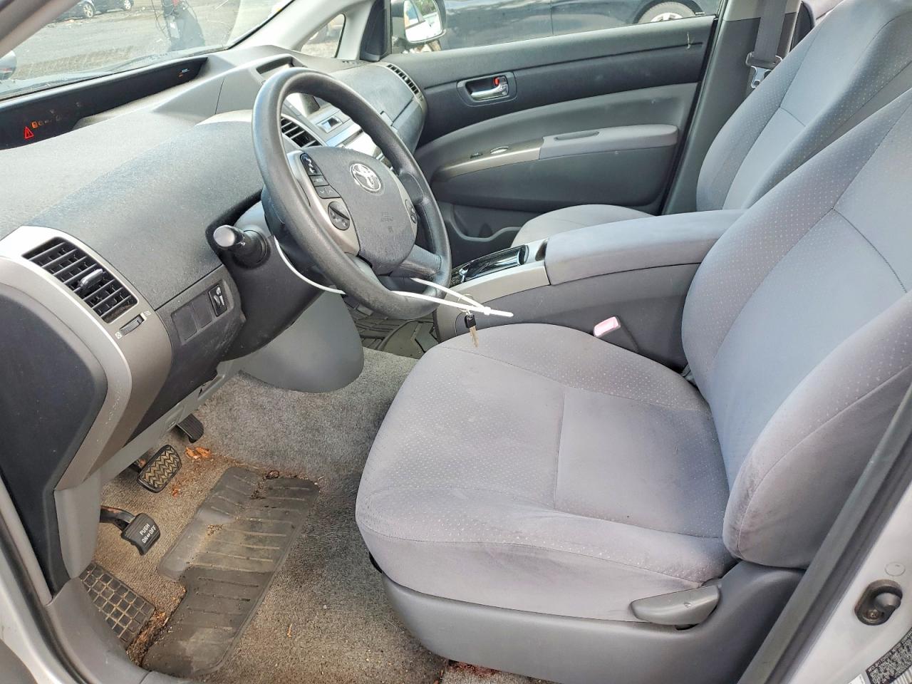 2006 Toyota Prius Base Silver vin: JTDKB20U367077978