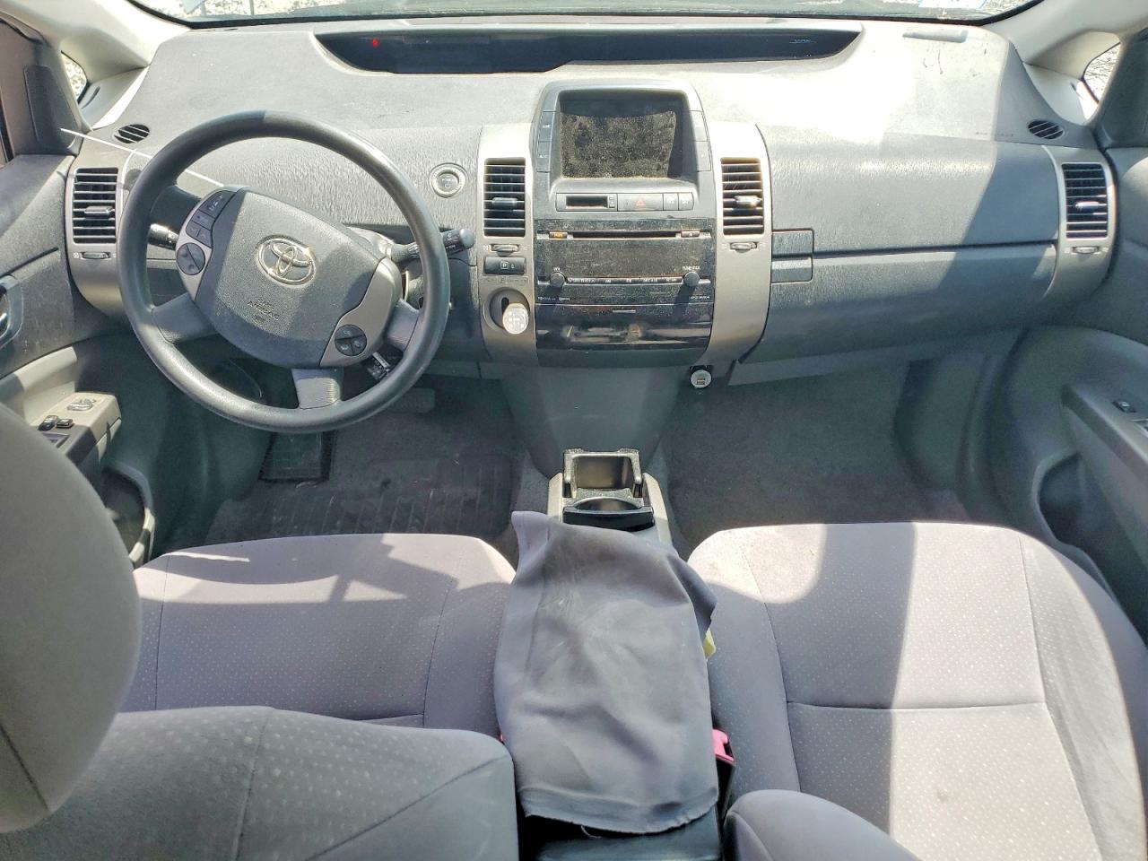 2006 Toyota Prius Base Silver vin: JTDKB20U367507024