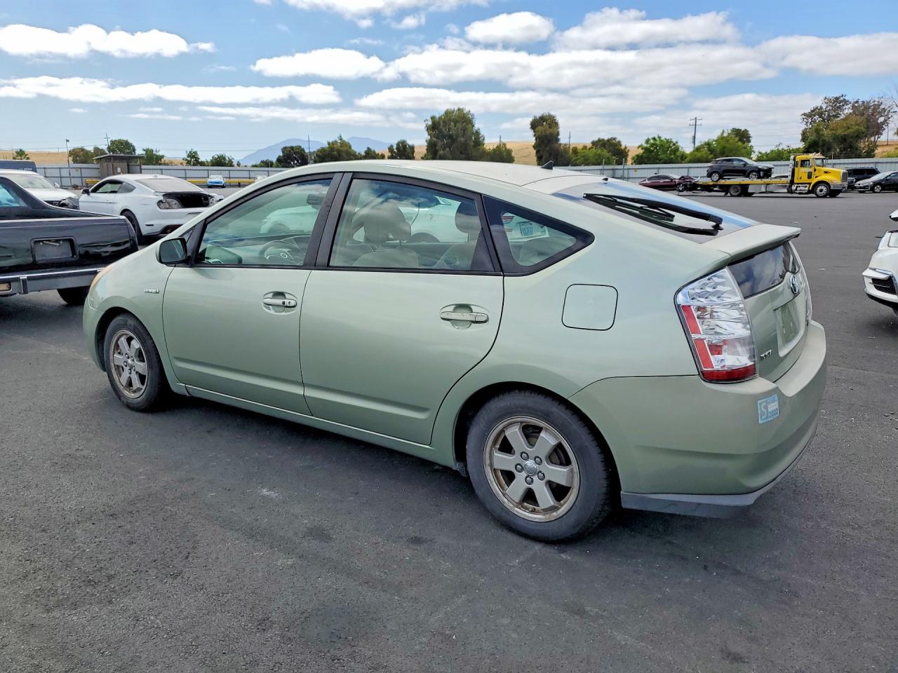 2006 Toyota Prius Base Green vin: JTDKB20U367527886