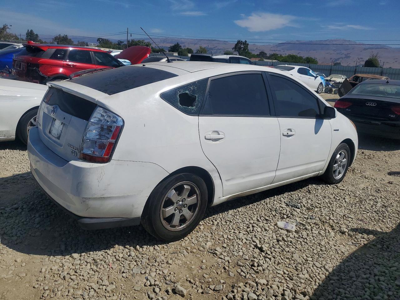 2007 Toyota Prius Base White vin: JTDKB20U373203510