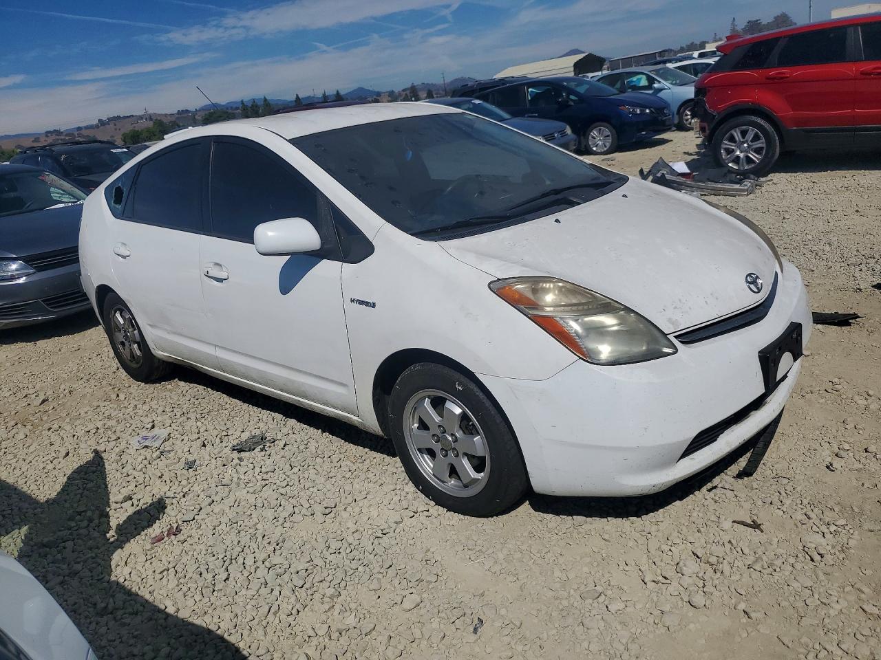 2007 Toyota Prius Base White vin: JTDKB20U373203510