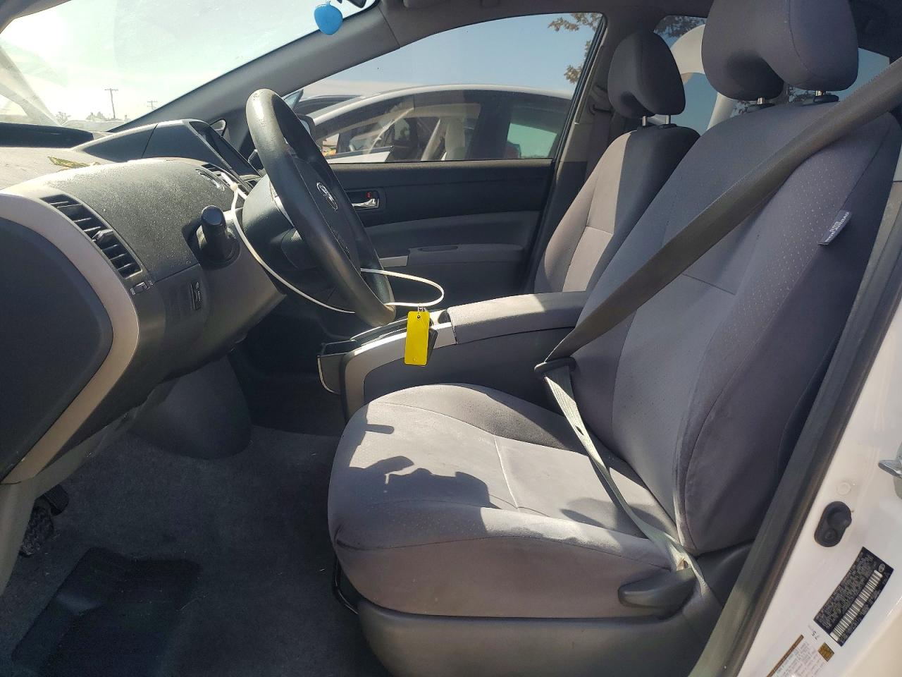 2007 Toyota Prius Base White vin: JTDKB20U373203510