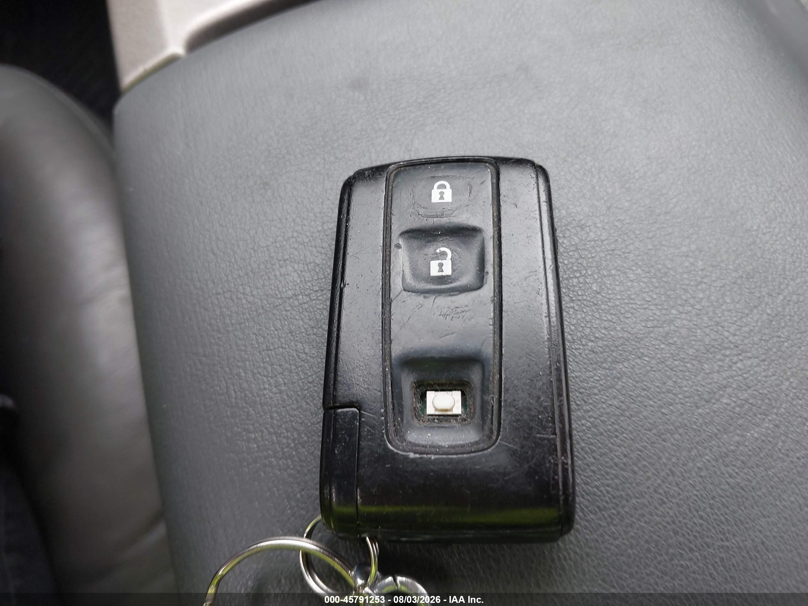 2007 Toyota Prius   Серый vin: JTDKB20U373205595