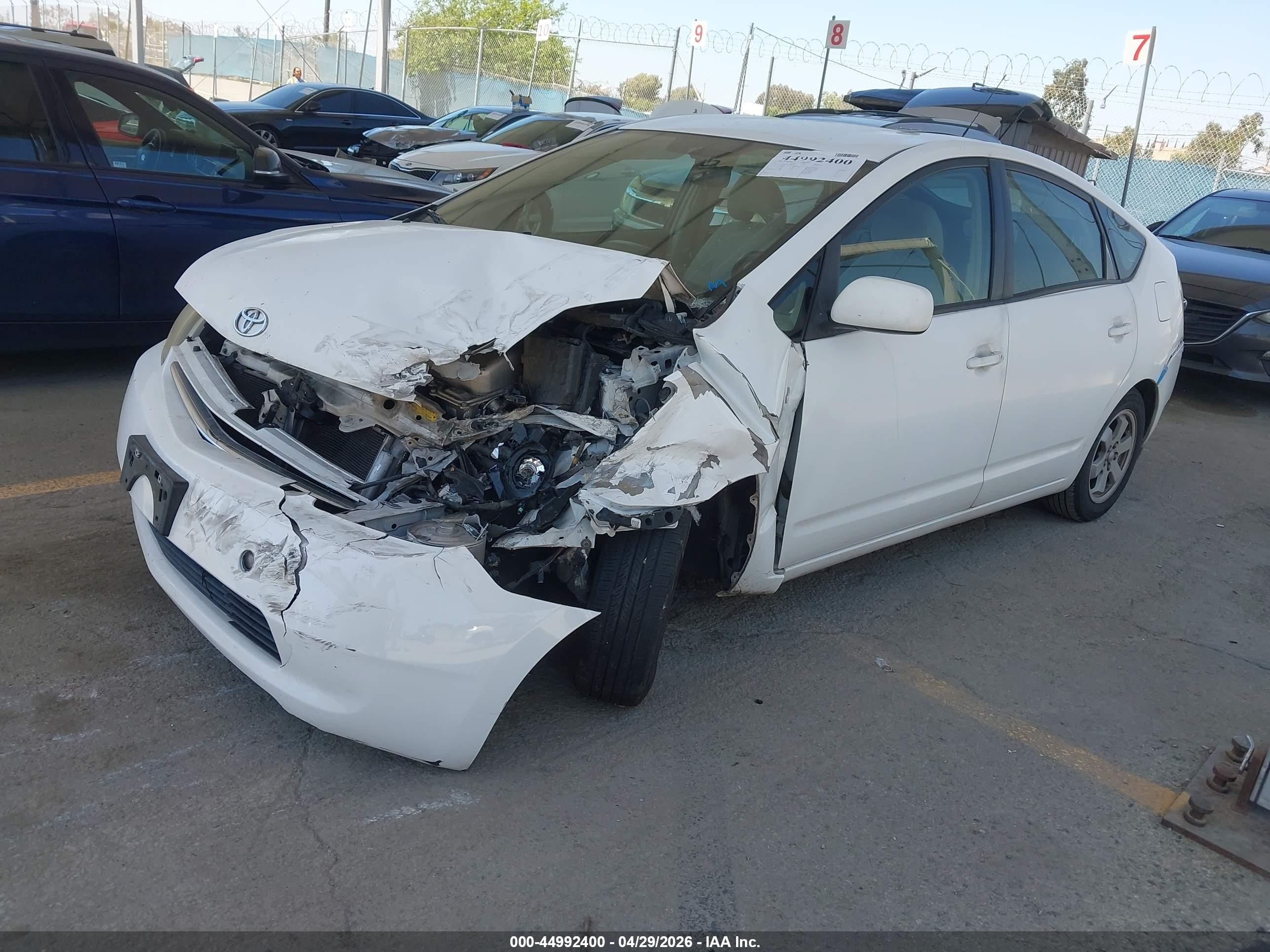 2007 Toyota Prius   White vin: JTDKB20U373248236