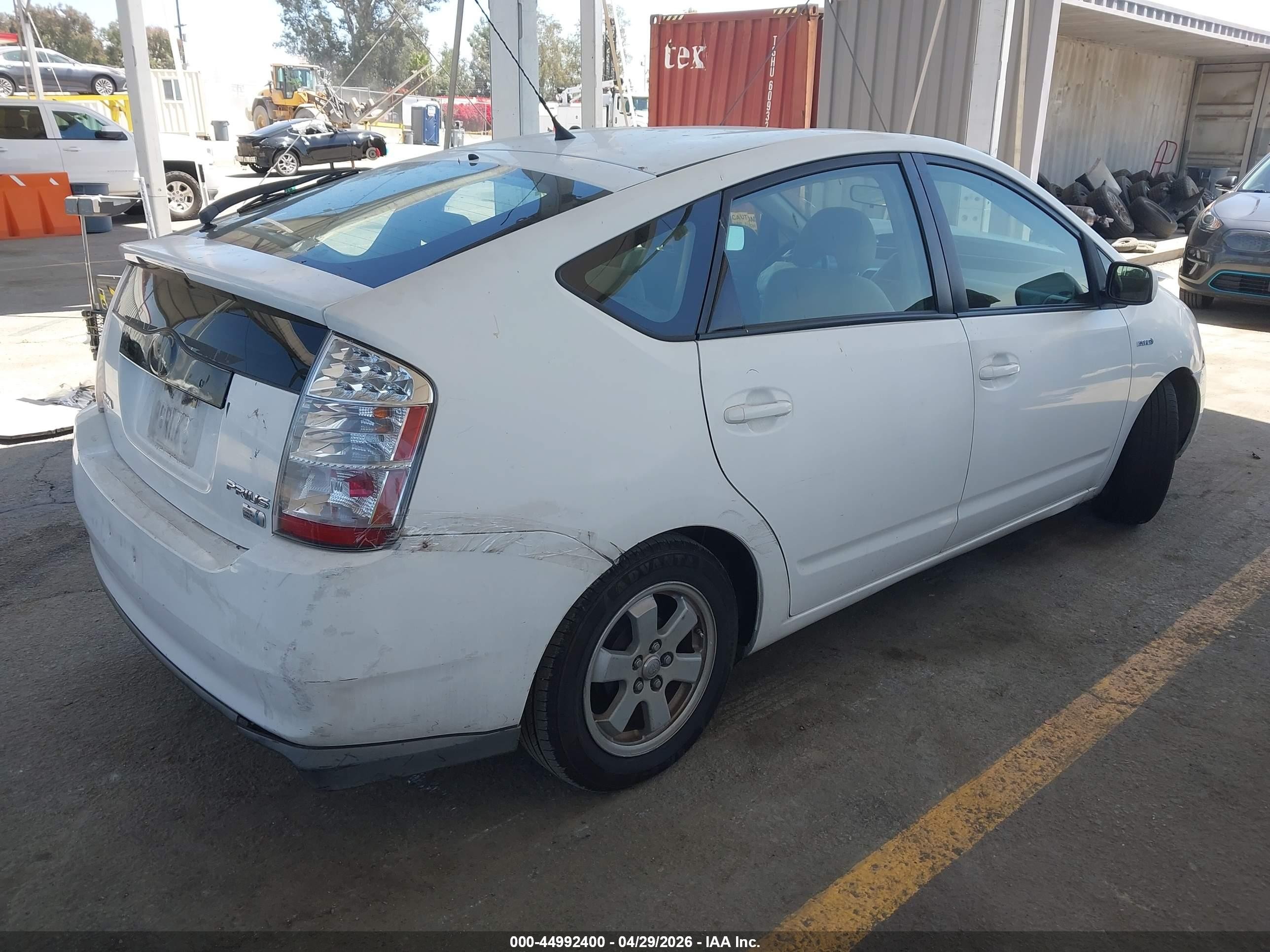 2007 Toyota Prius   White vin: JTDKB20U373248236