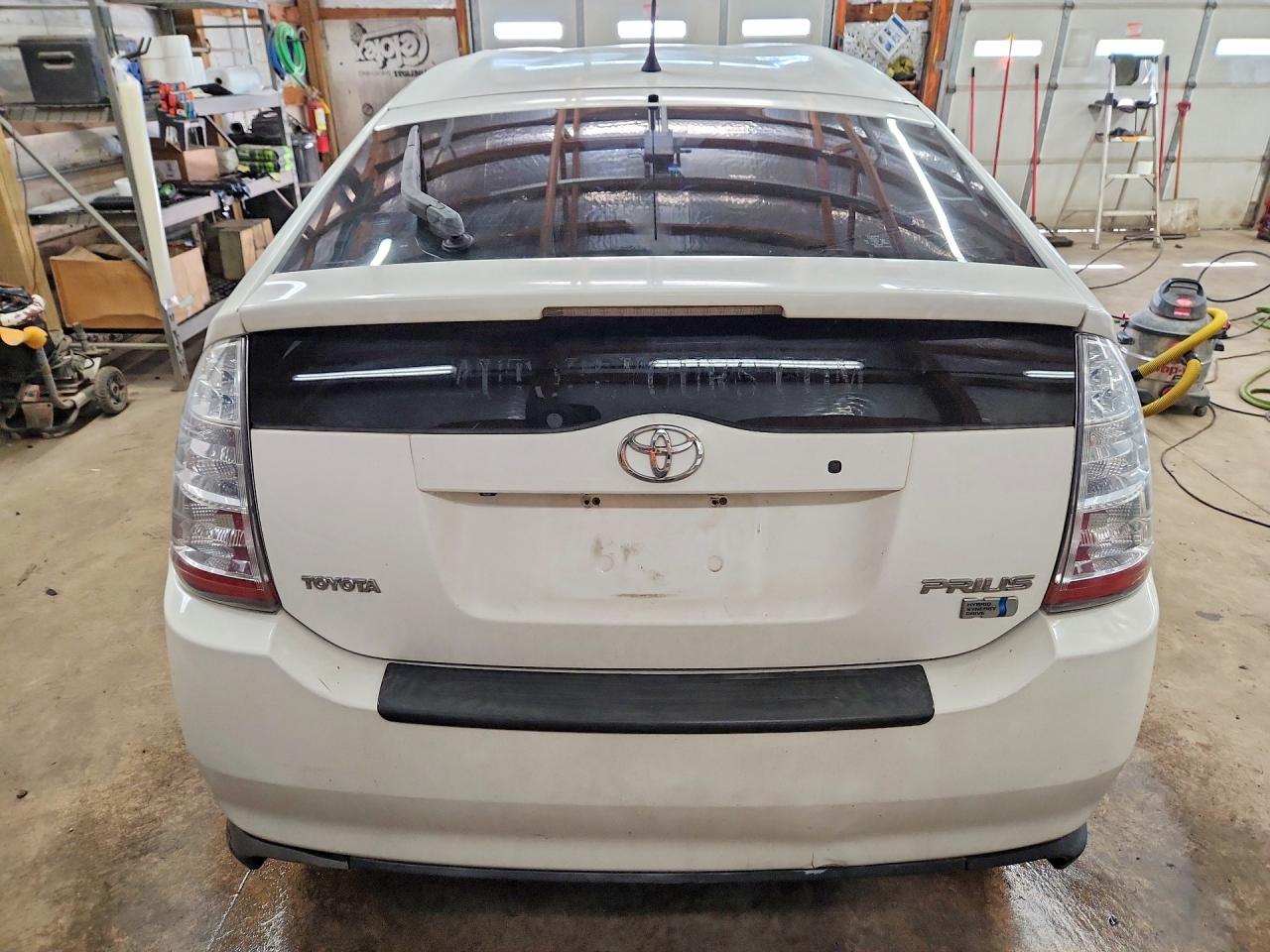 2007 Toyota Prius Base Белый vin: JTDKB20U377564860