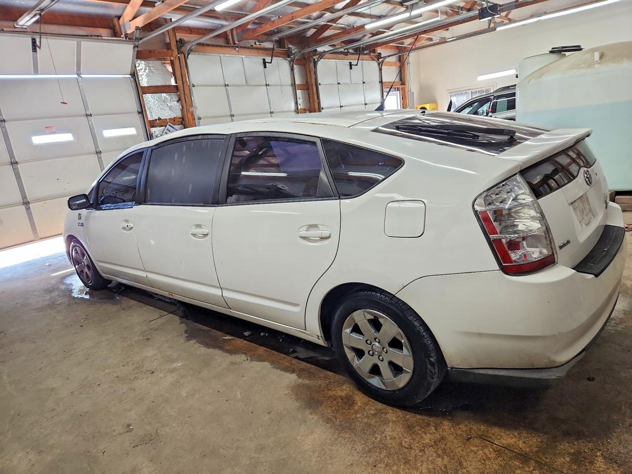 2007 Toyota Prius Base Белый vin: JTDKB20U377564860