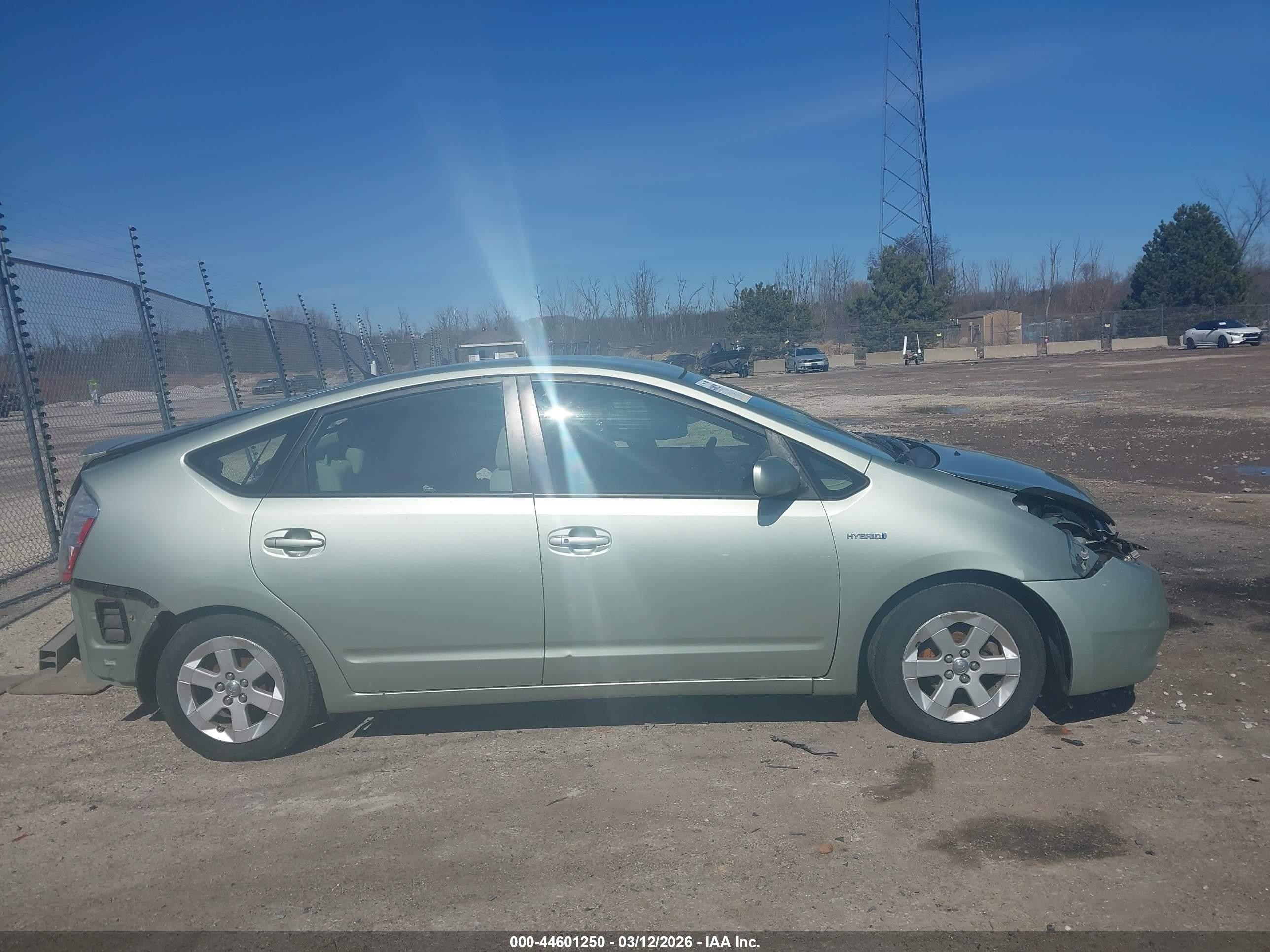 2007 Toyota Prius   Серебряный vin: JTDKB20U377596644