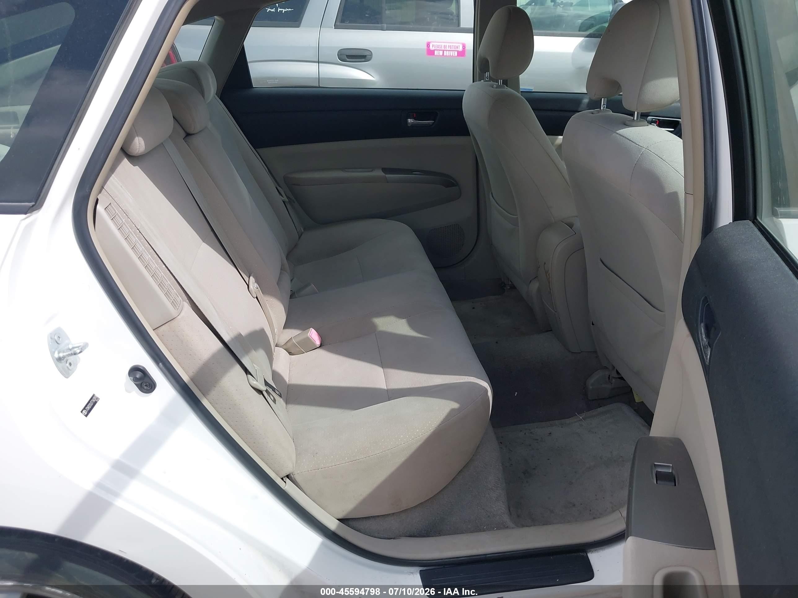2007 Toyota Prius   Белый vin: JTDKB20U377603978