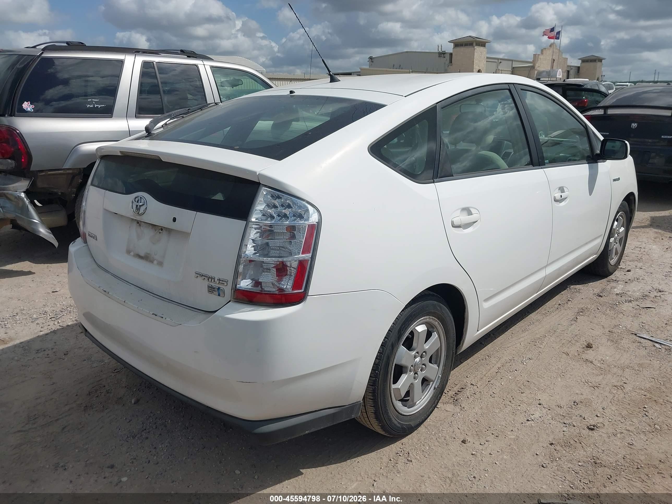 2007 Toyota Prius   Белый vin: JTDKB20U377603978