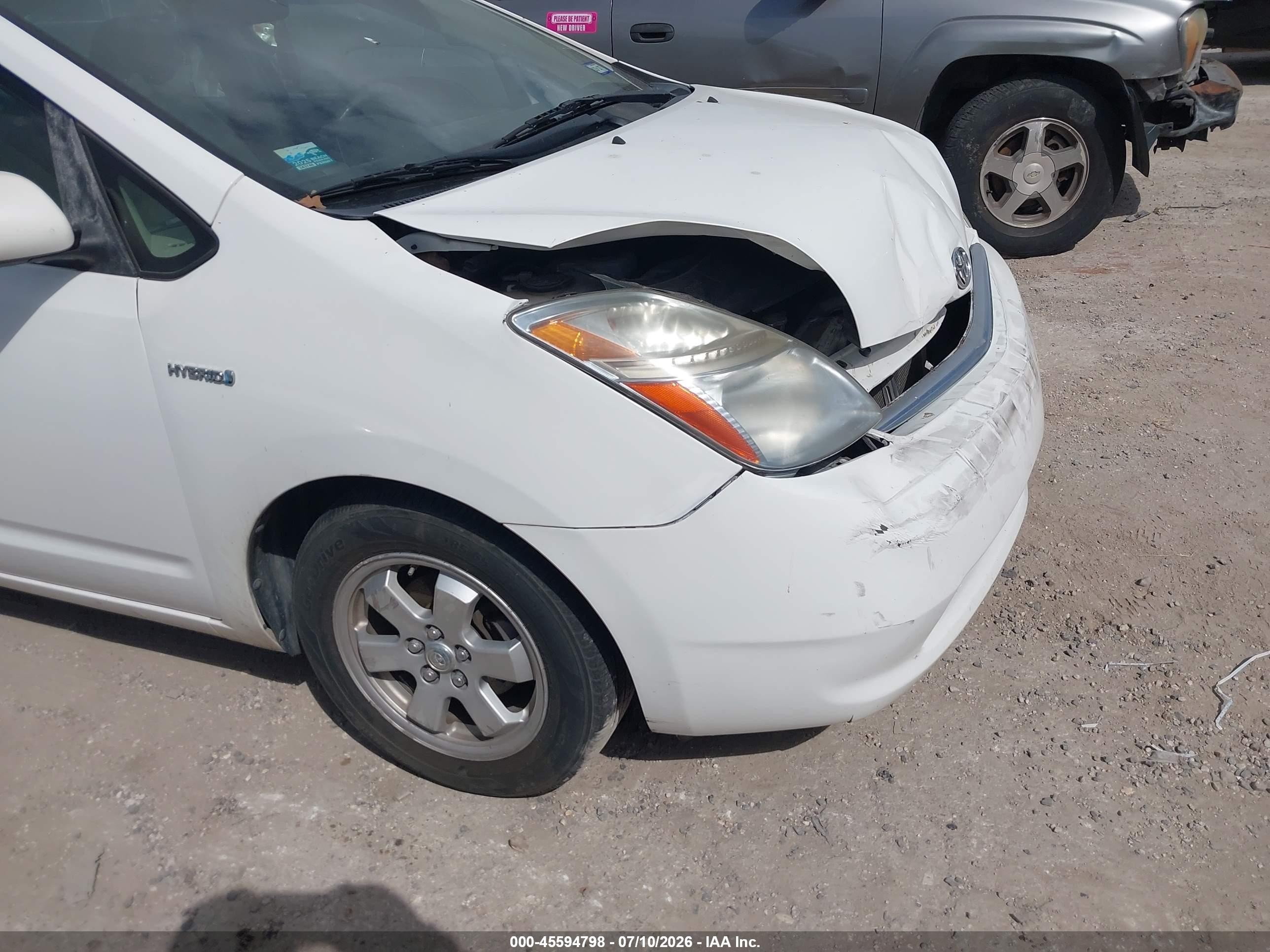 2007 Toyota Prius   Белый vin: JTDKB20U377603978