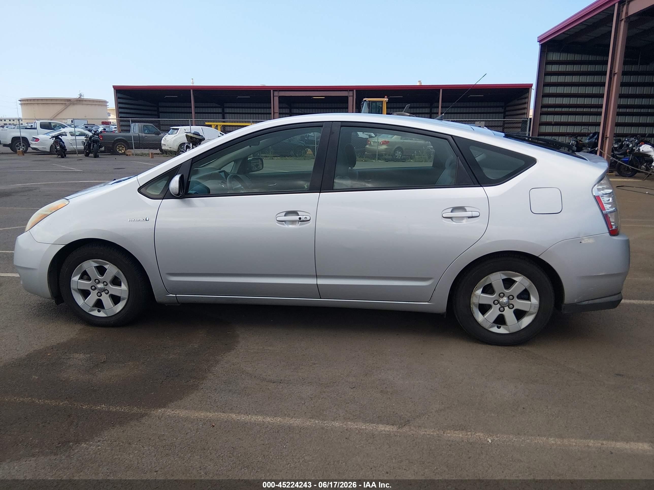 2007 Toyota Prius Touring Серебряный vin: JTDKB20U377625673