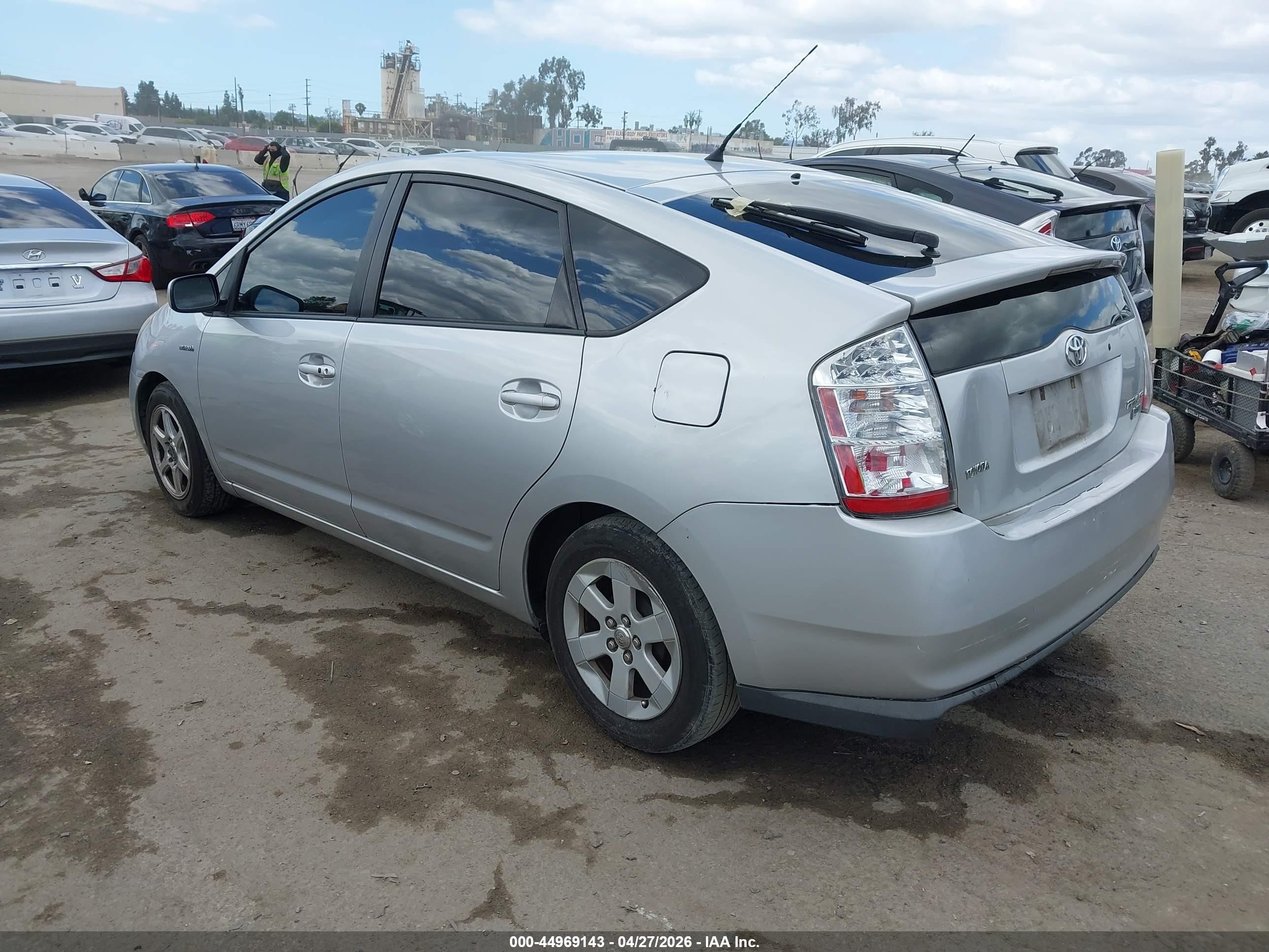 2007 Toyota Prius Silver vin: JTDKB20U377627374