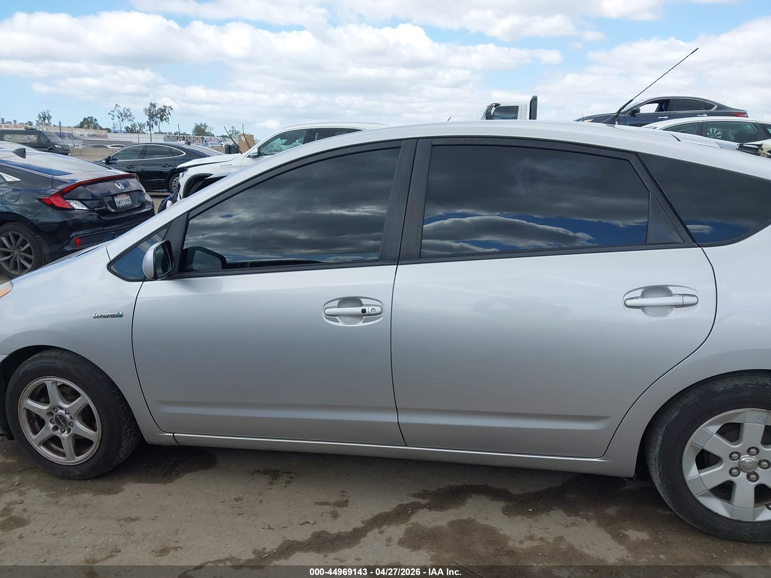 2007 Toyota Prius Silver vin: JTDKB20U377627374