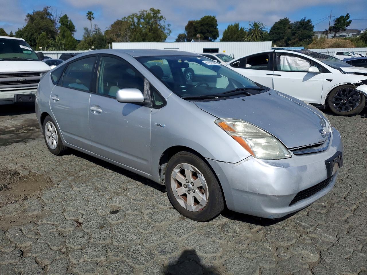2007 Toyota Prius Base Silver vin: JTDKB20U377629156