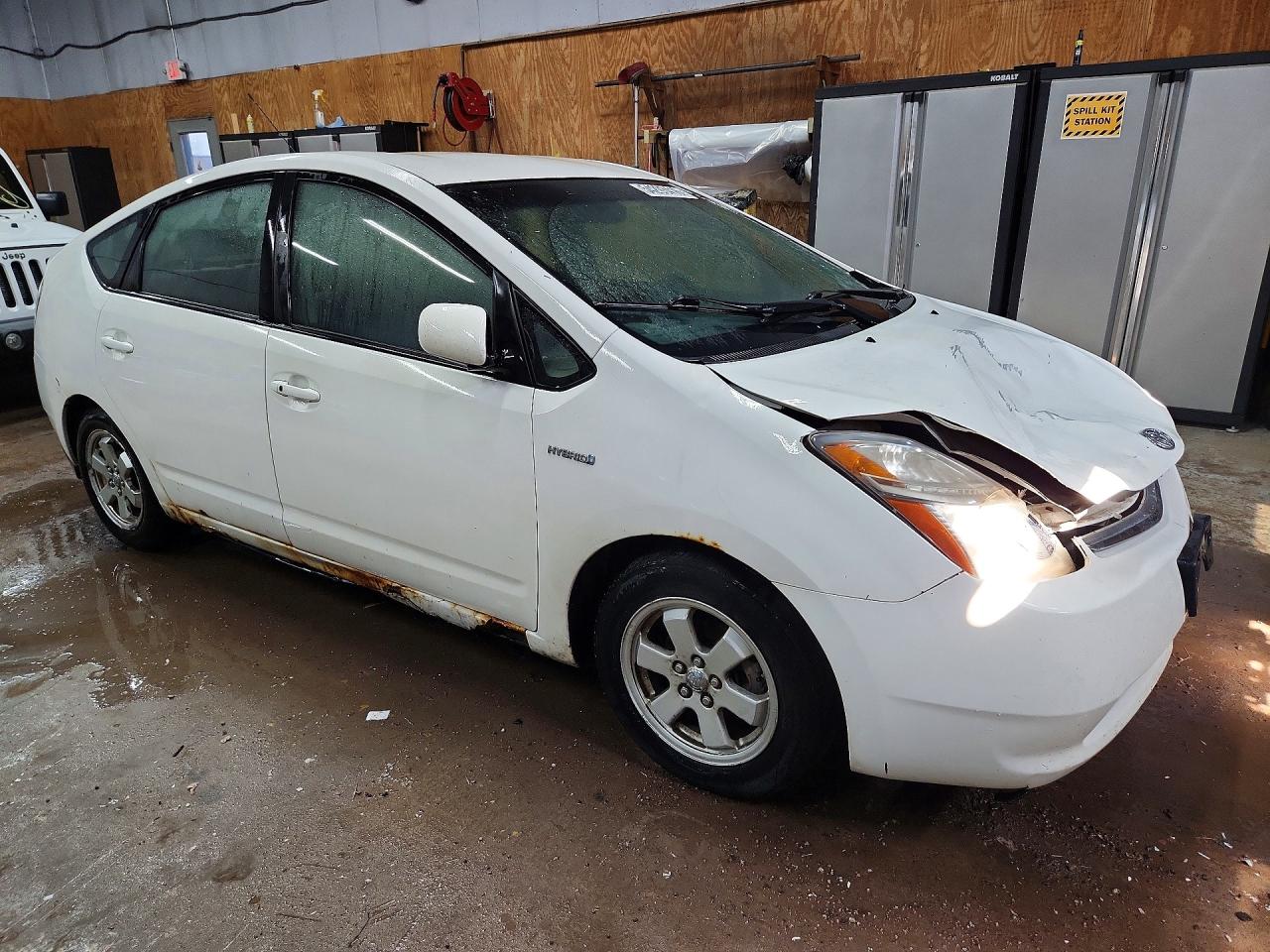 2007 Toyota Prius Base White vin: JTDKB20U377637838