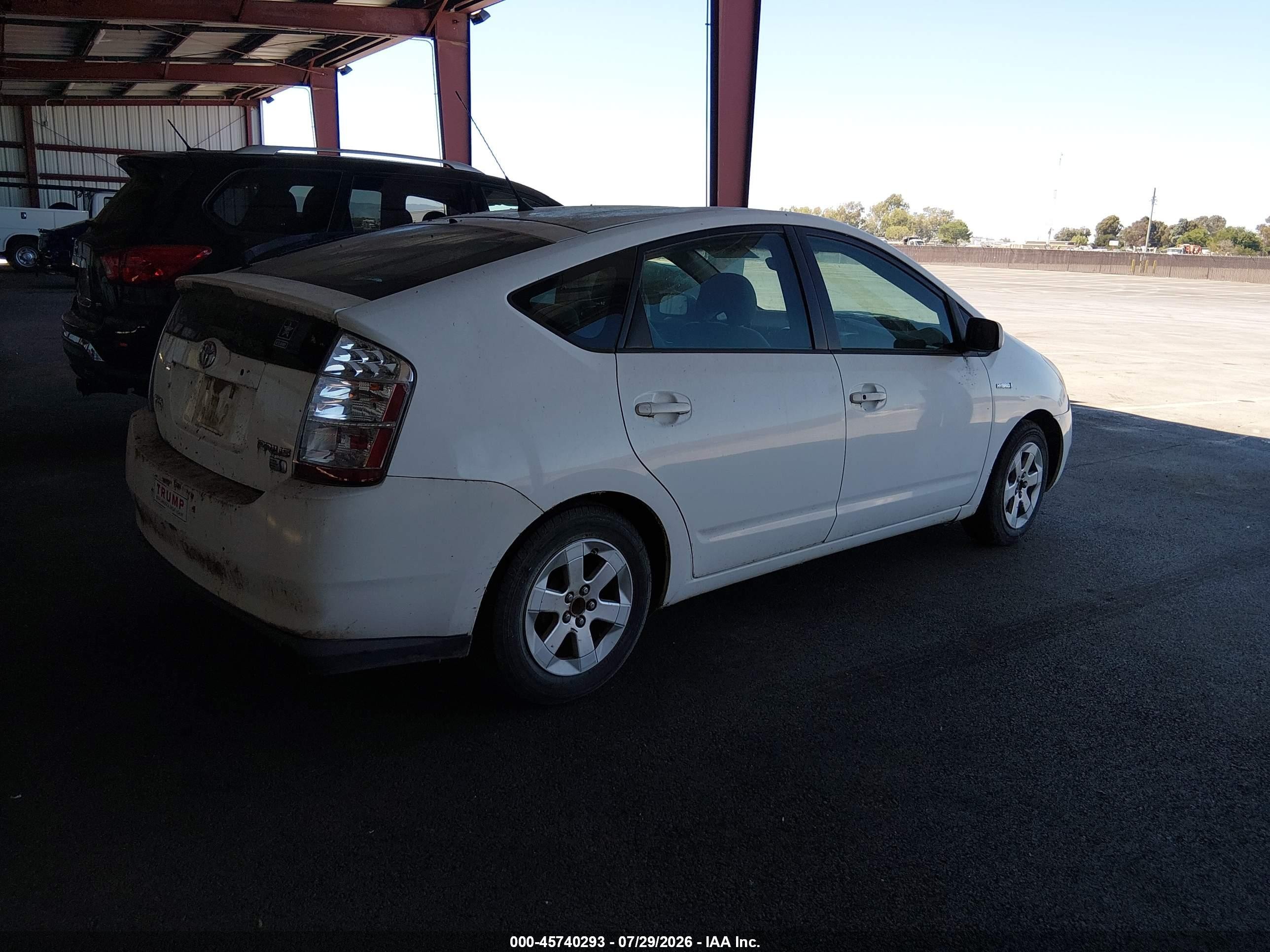 2007 Toyota Prius   Белый vin: JTDKB20U377656194