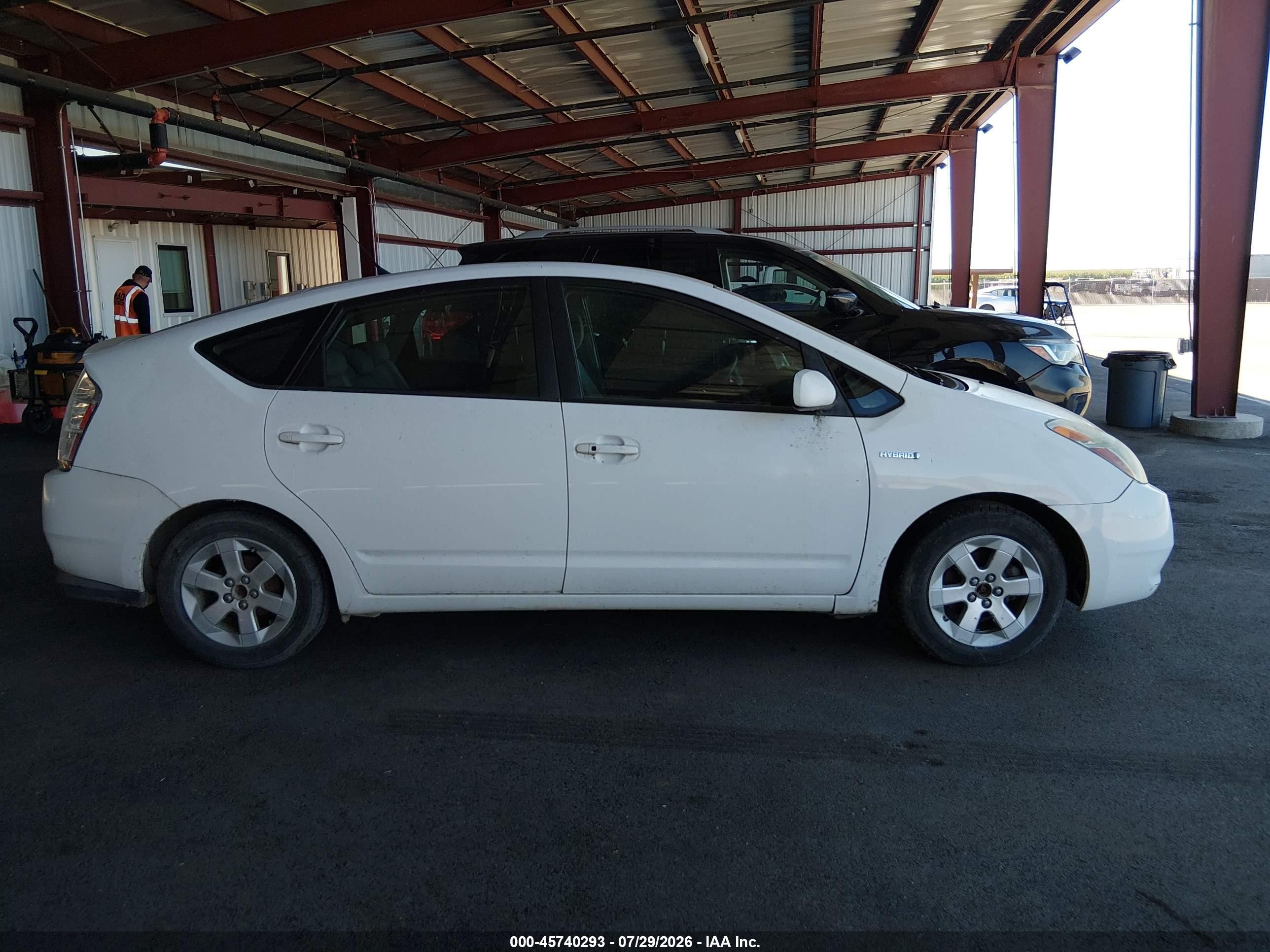 2007 Toyota Prius   Белый vin: JTDKB20U377656194