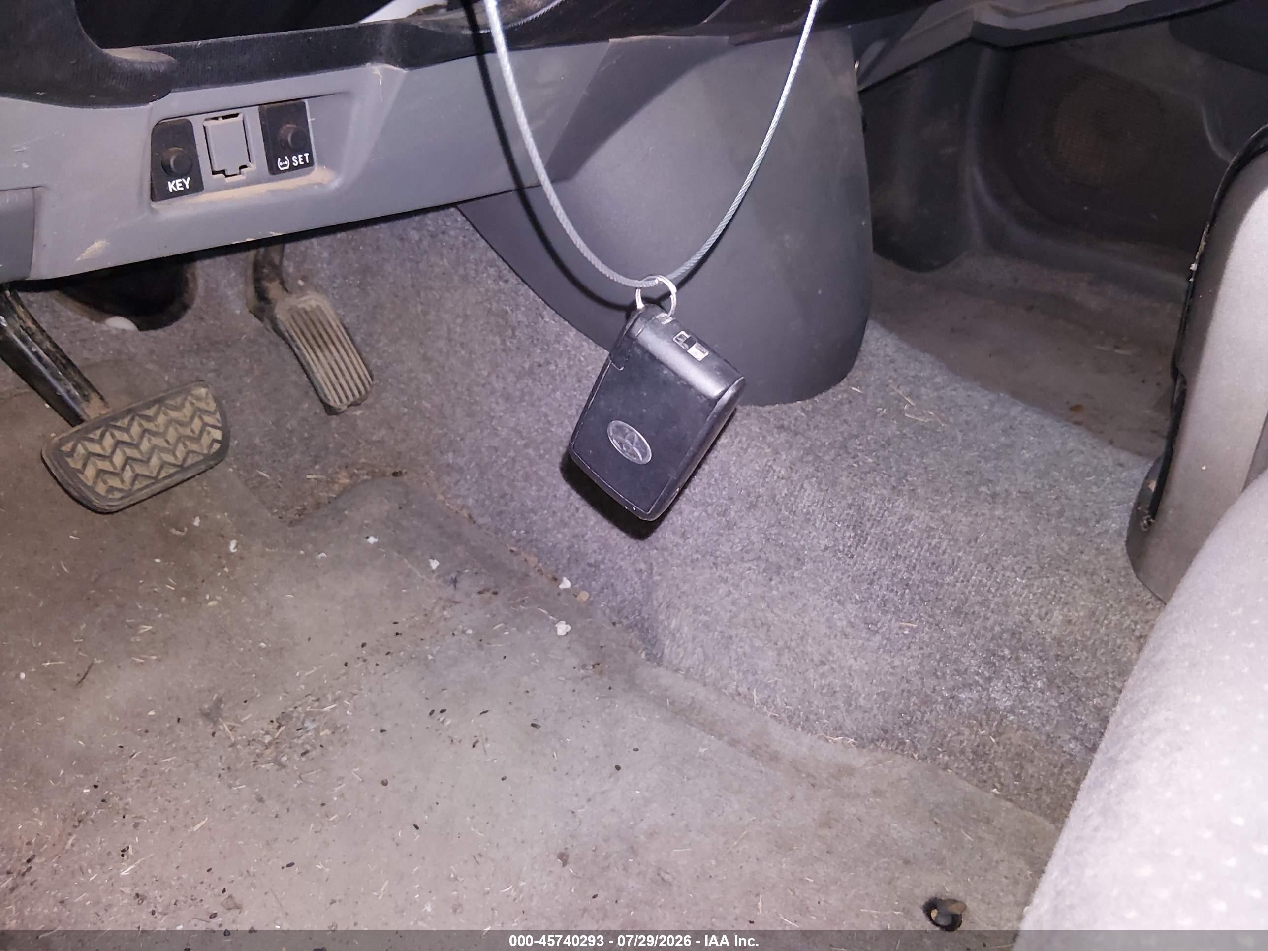 2007 Toyota Prius   Белый vin: JTDKB20U377656194