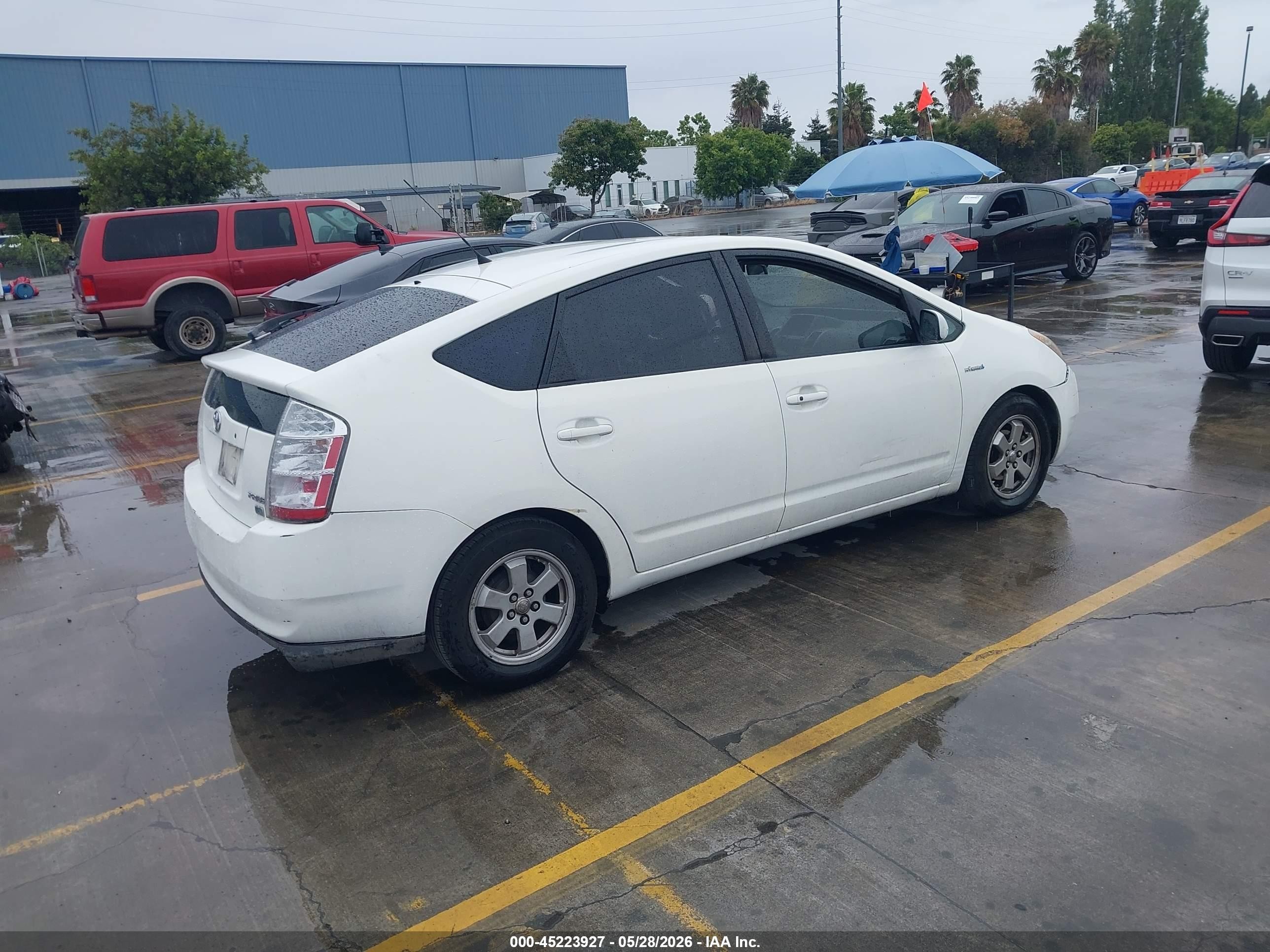 2009 Toyota Prius   White vin: JTDKB20U393529066