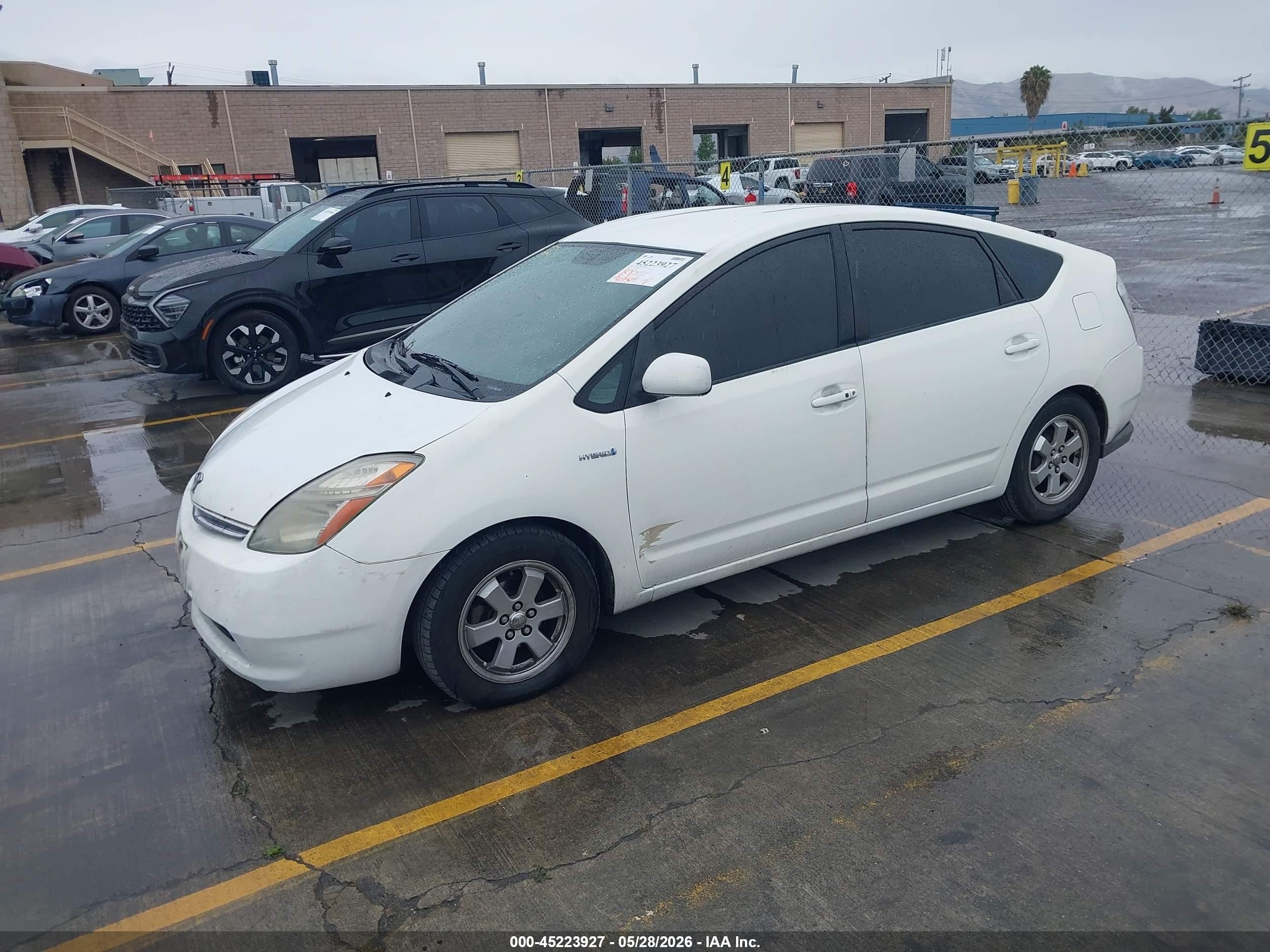 2009 Toyota Prius   White vin: JTDKB20U393529066