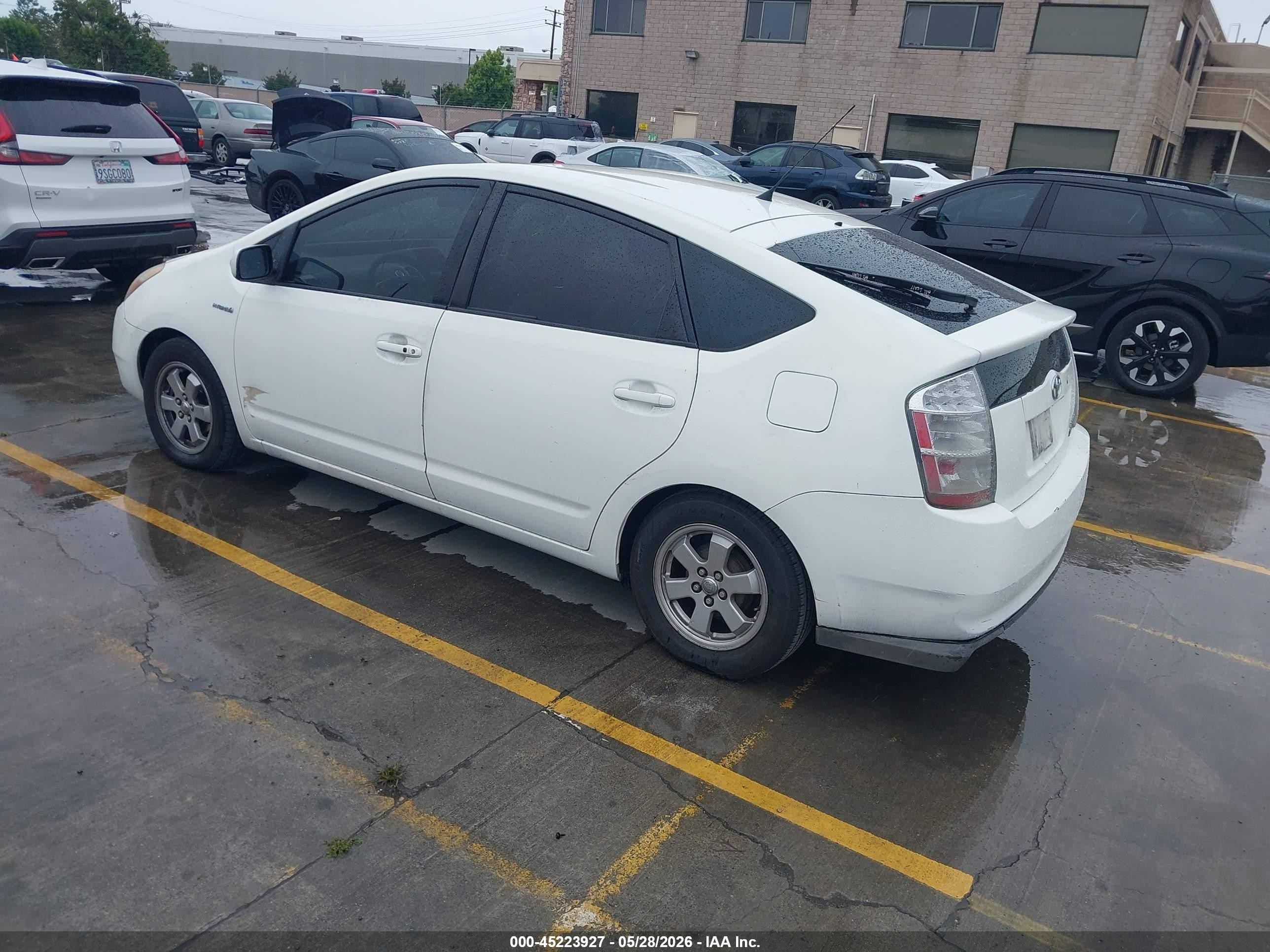 2009 Toyota Prius   White vin: JTDKB20U393529066