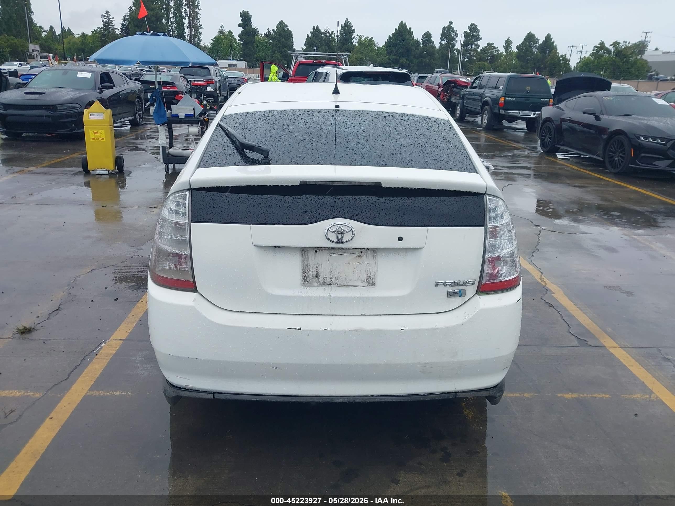 2009 Toyota Prius   White vin: JTDKB20U393529066