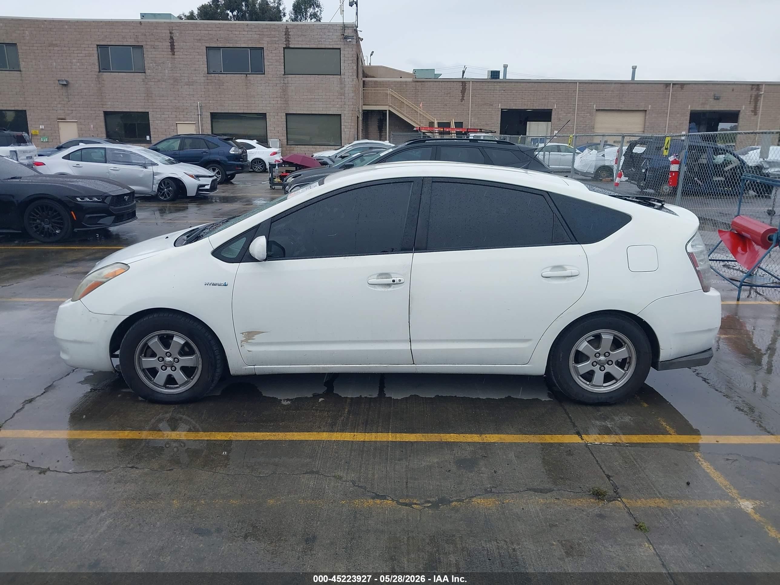 2009 Toyota Prius   White vin: JTDKB20U393529066