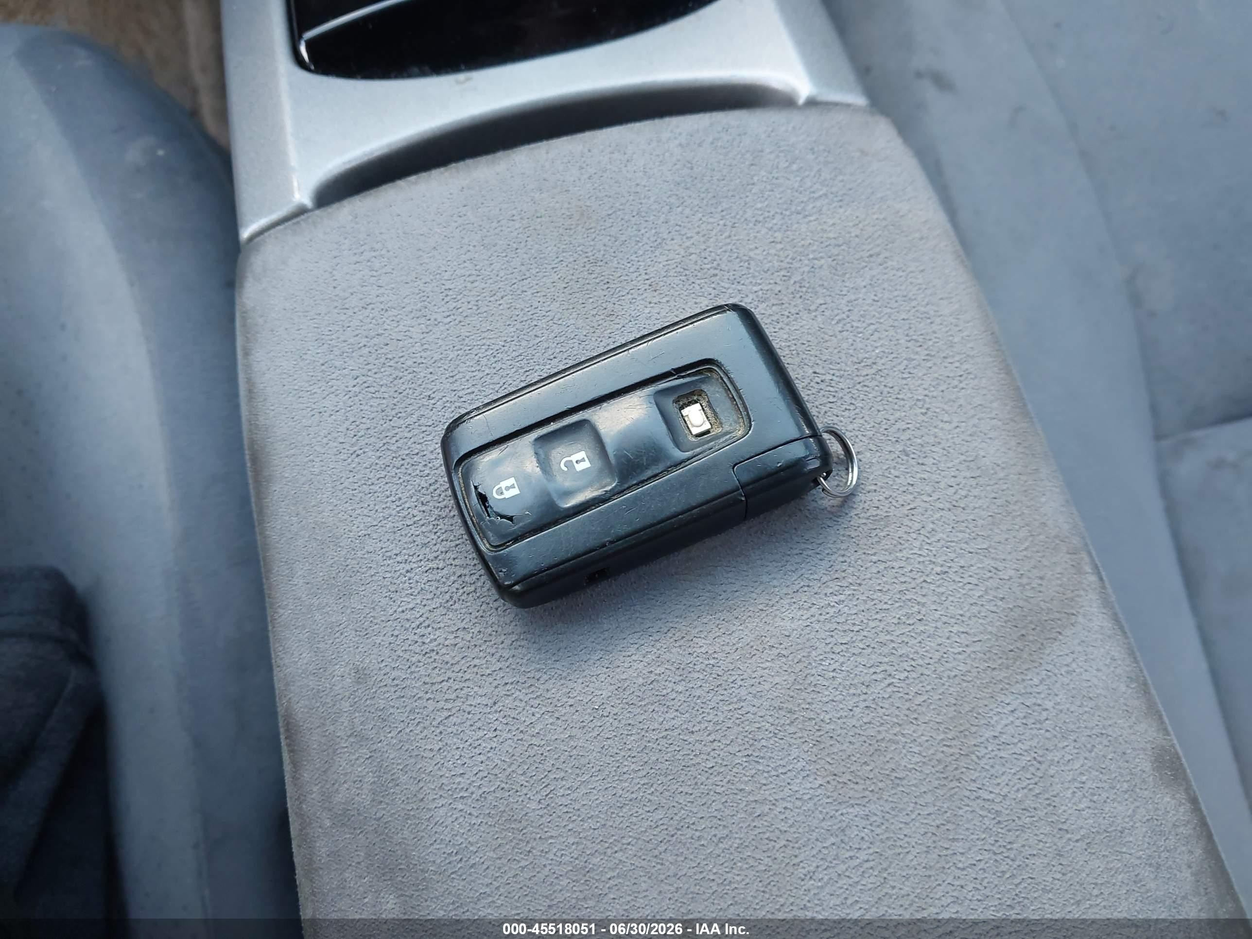 2004 Toyota Prius   Silver vin: JTDKB20U440040816