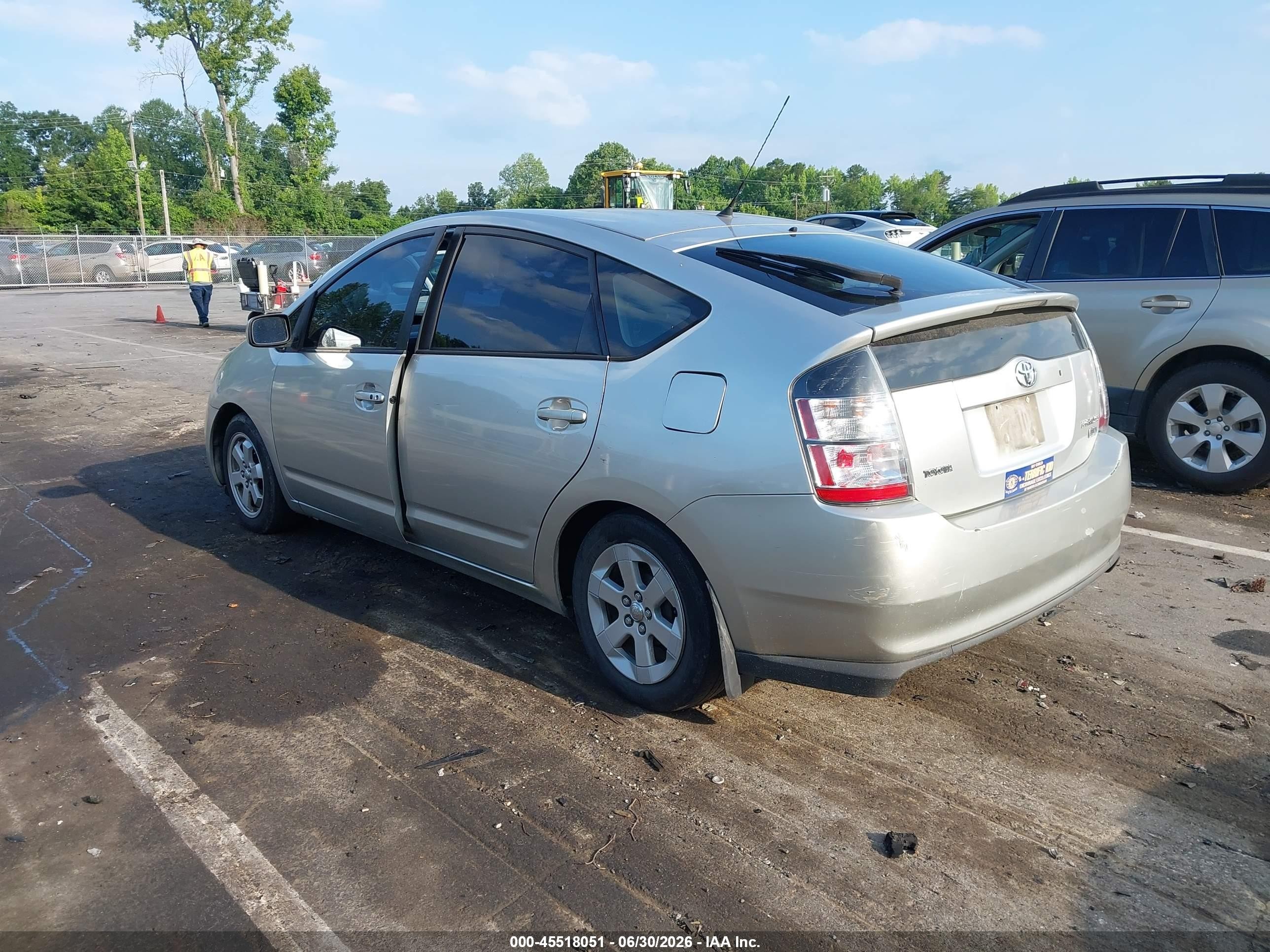 2004 Toyota Prius   Silver vin: JTDKB20U440040816
