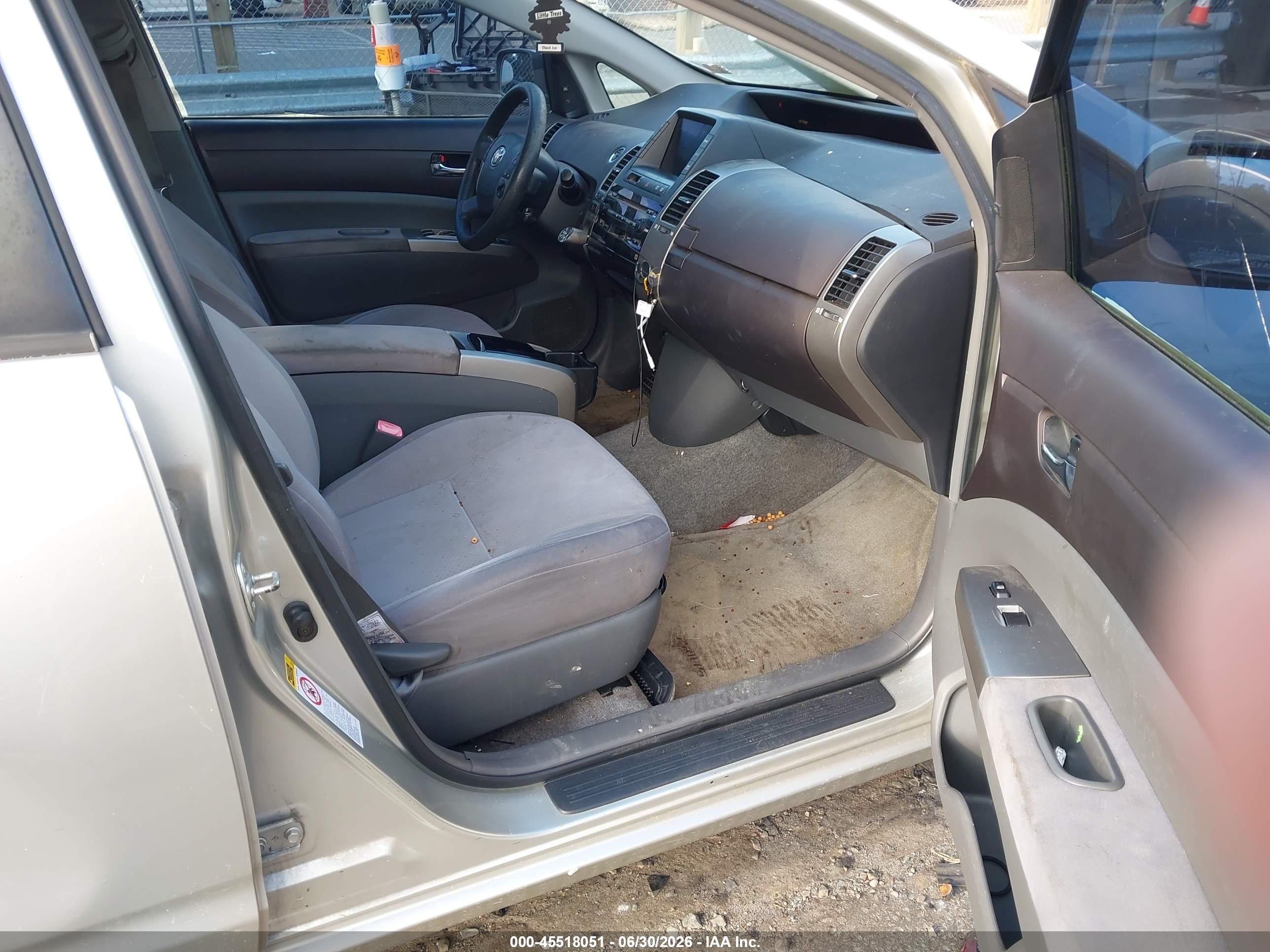 2004 Toyota Prius   Silver vin: JTDKB20U440040816