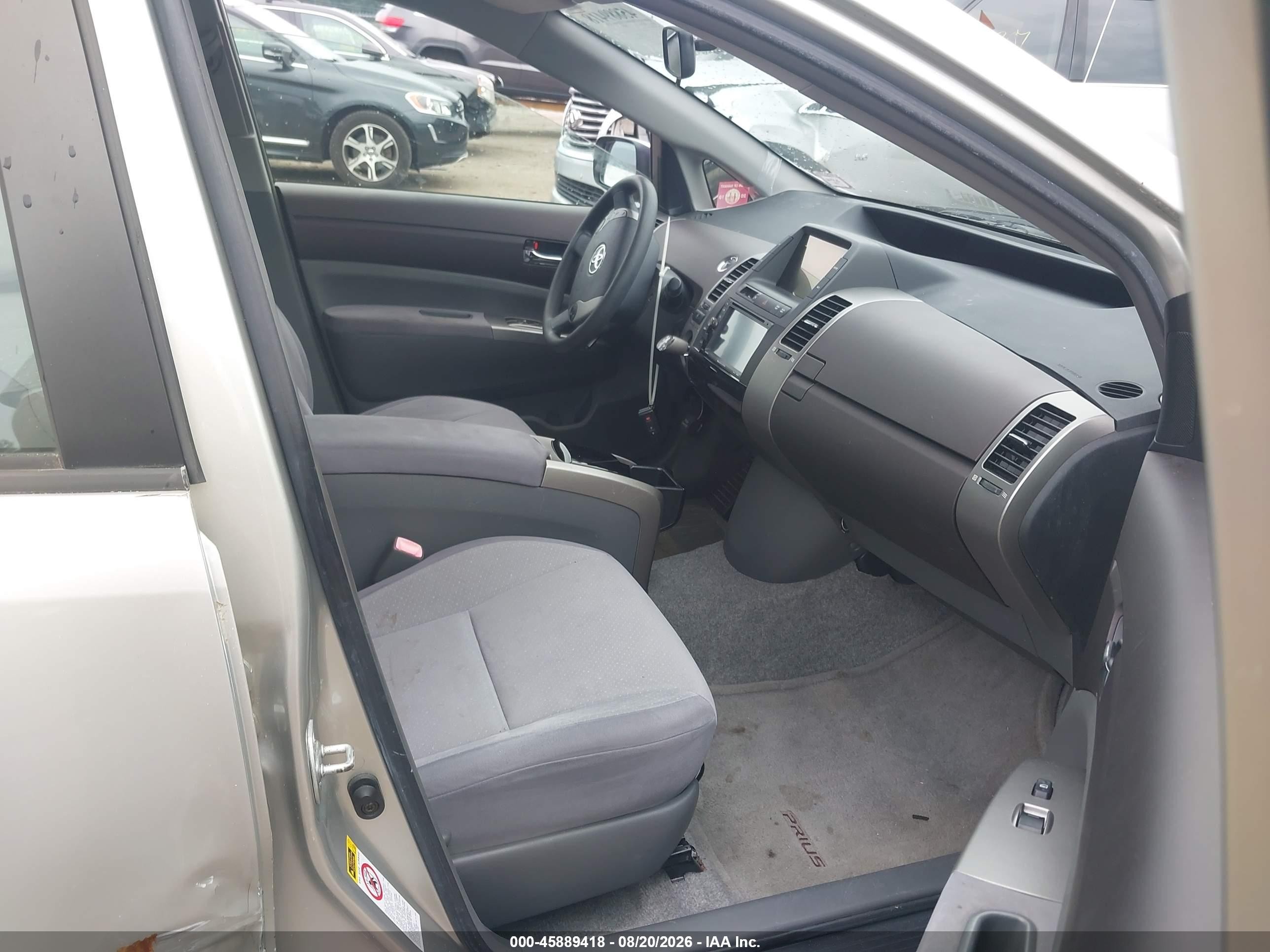 2004 Toyota Prius   Silver vin: JTDKB20U440048169
