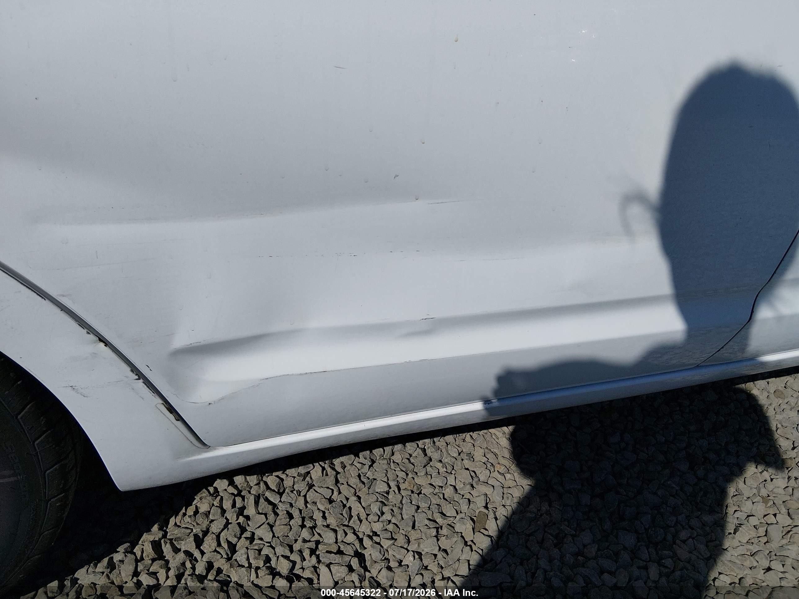 2004 Toyota Prius   White vin: JTDKB20U440063724