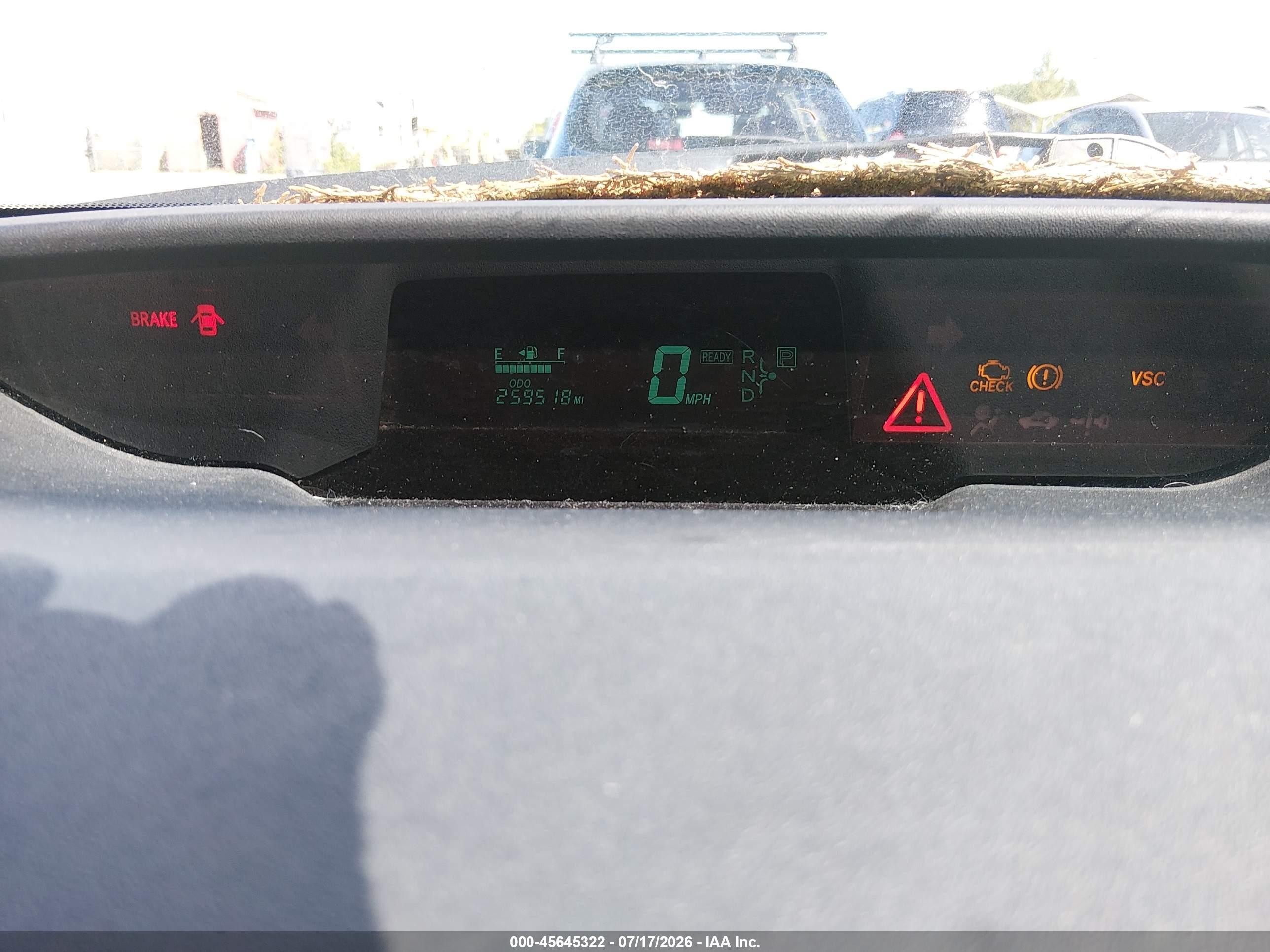 2004 Toyota Prius   White vin: JTDKB20U440063724