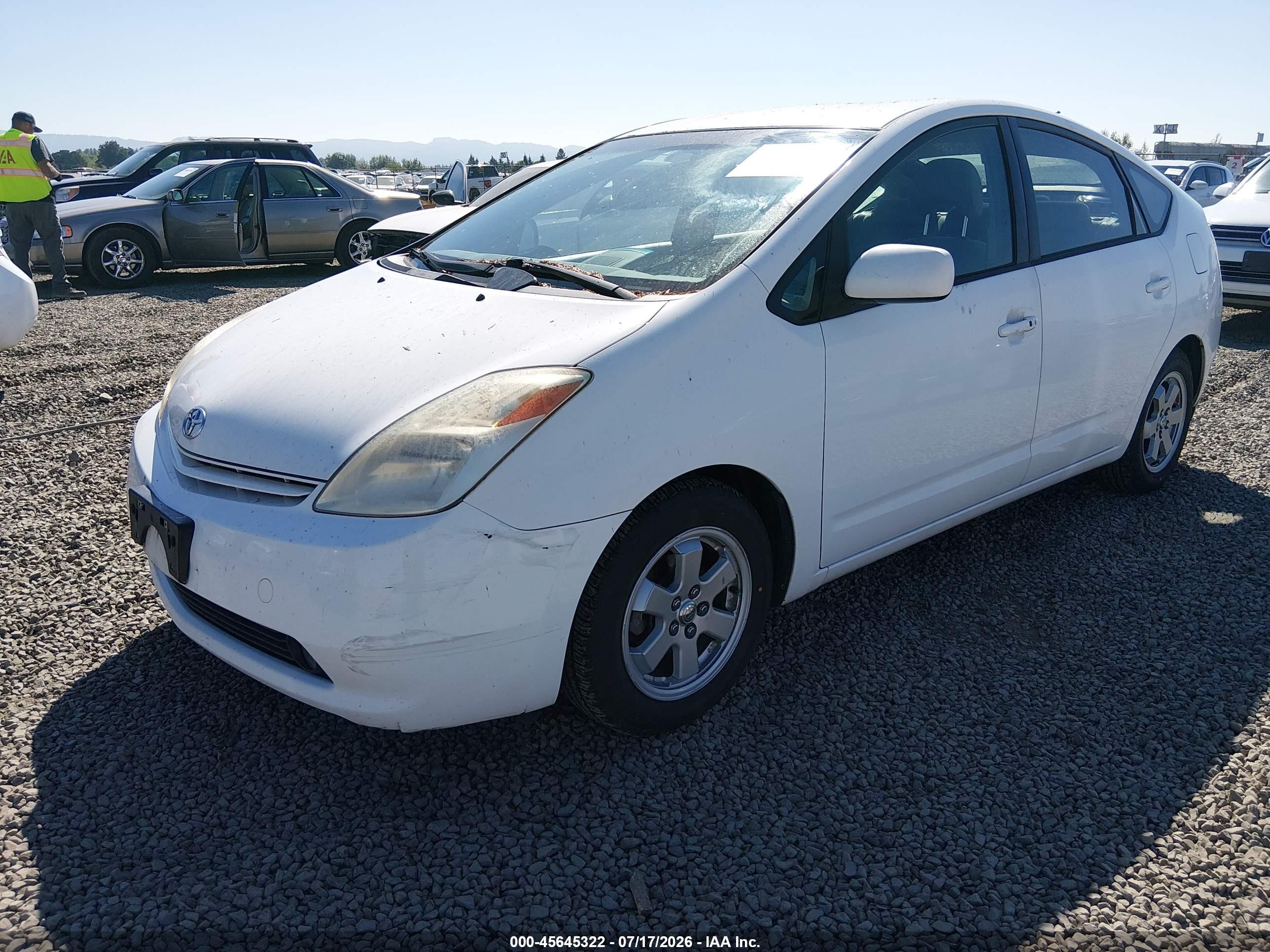 2004 Toyota Prius   White vin: JTDKB20U440063724