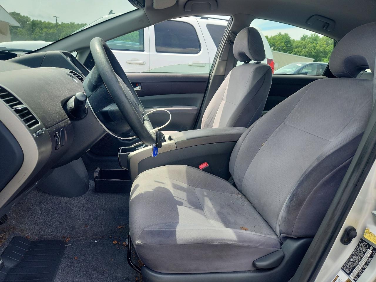 2004 Toyota Prius Base Silver vin: JTDKB20U440074240
