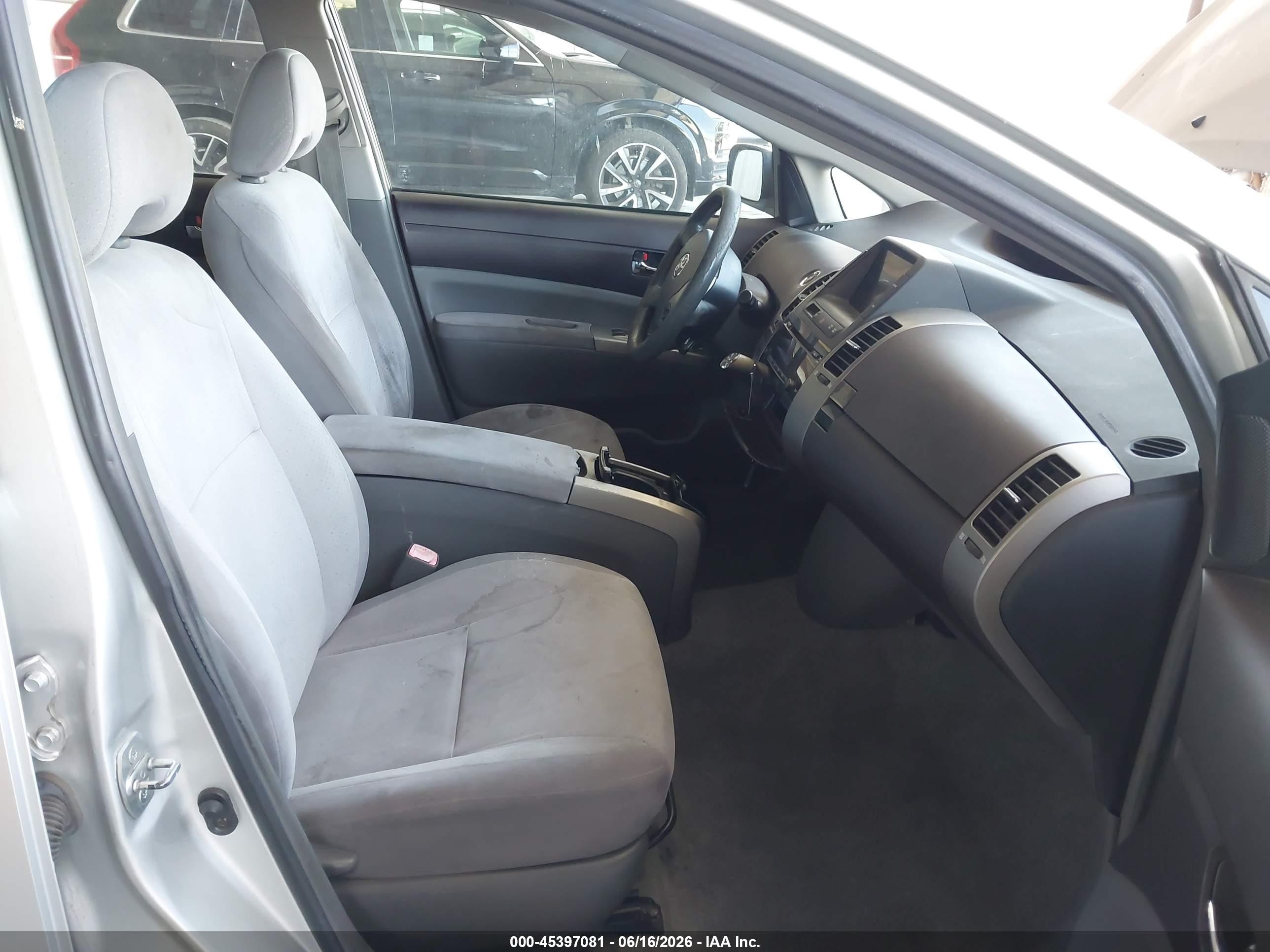 2004 Toyota Prius   Серебряный vin: JTDKB20U440116826
