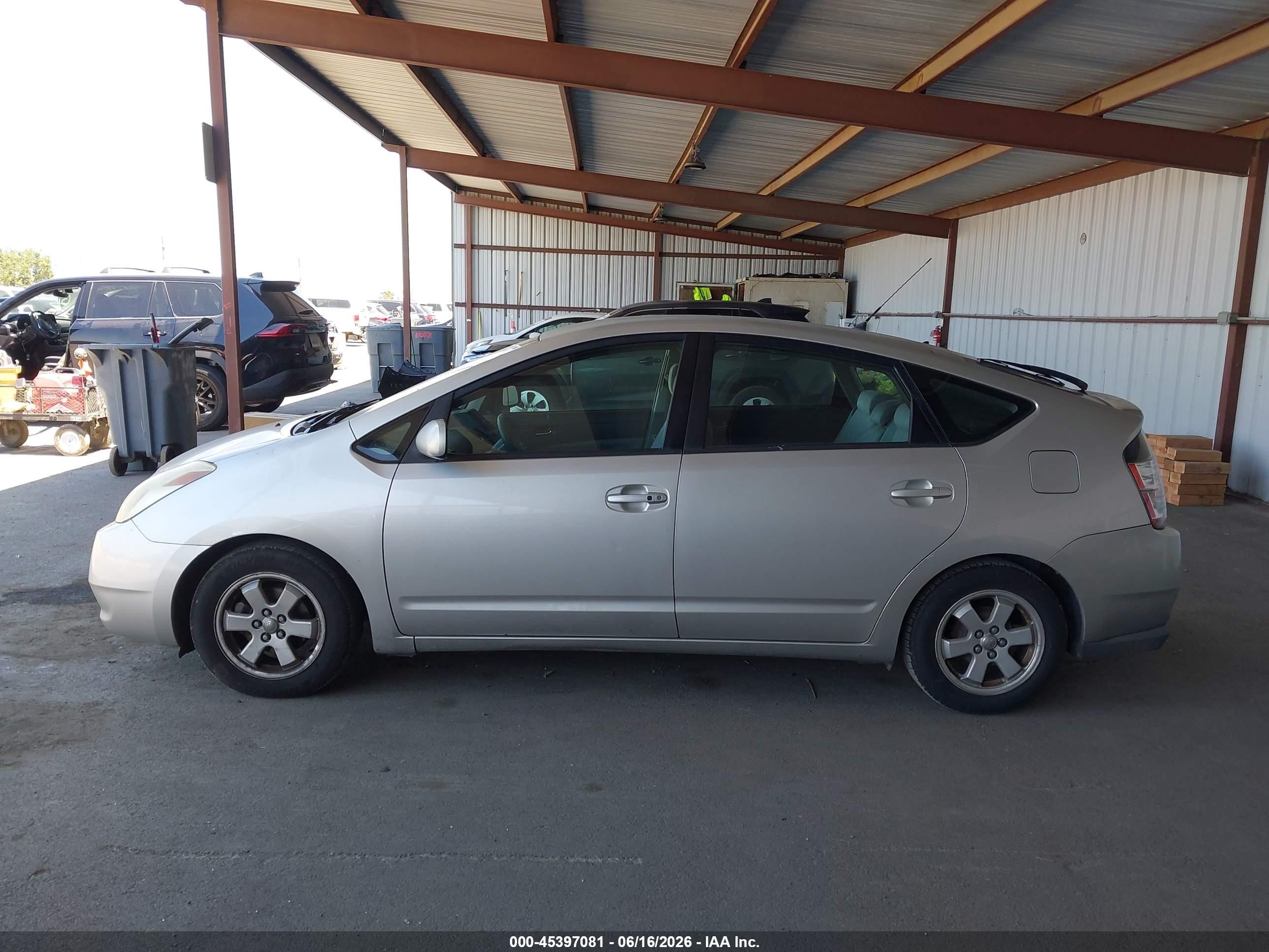 2004 Toyota Prius   Серебряный vin: JTDKB20U440116826
