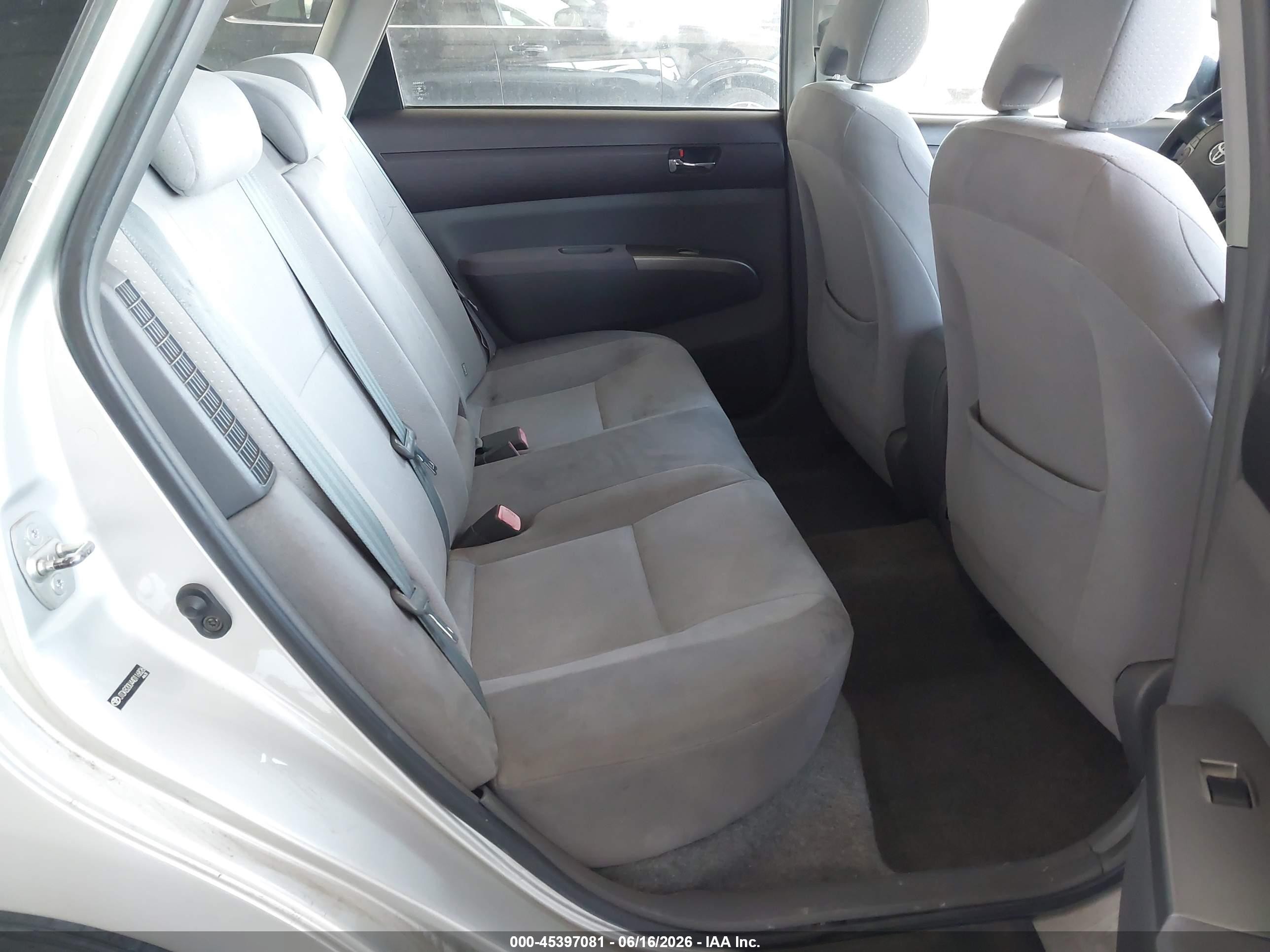 2004 Toyota Prius   Серебряный vin: JTDKB20U440116826