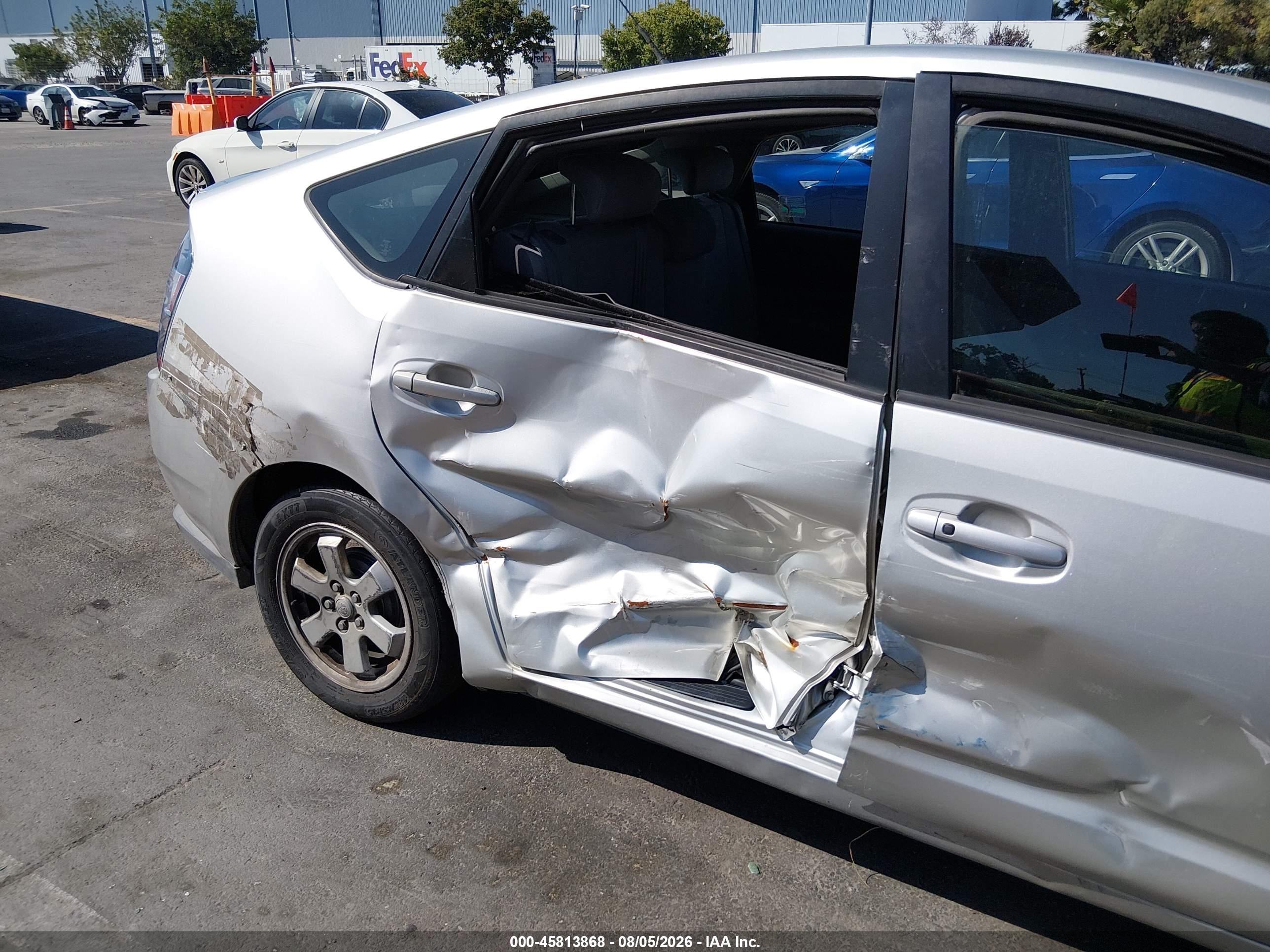 2005 Toyota Prius   Серебряный vin: JTDKB20U450127164