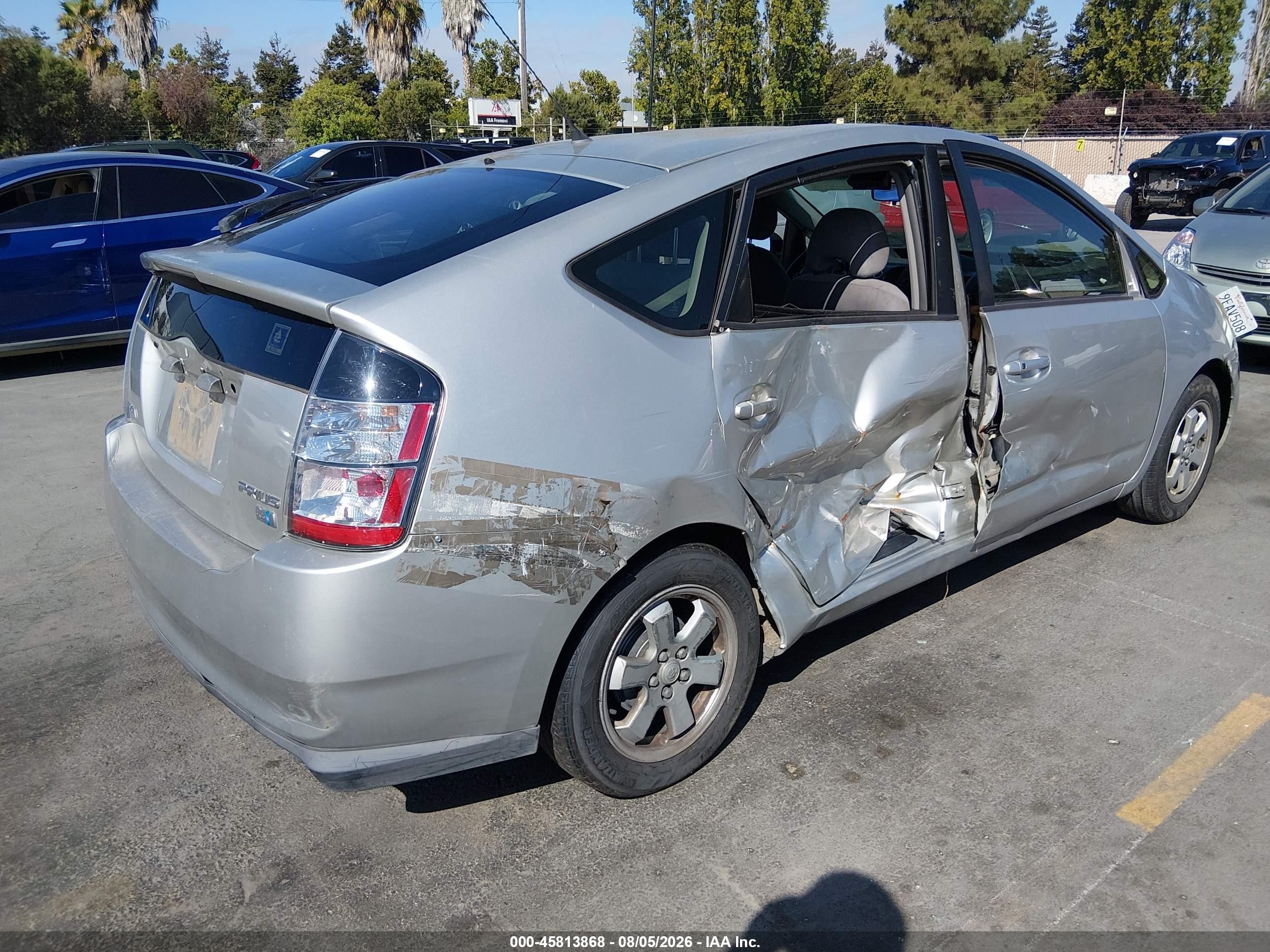 2005 Toyota Prius   Серебряный vin: JTDKB20U450127164
