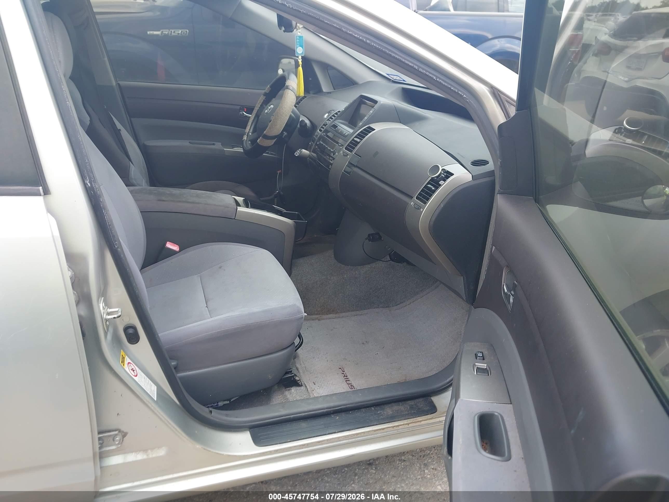 2005 Toyota Prius   Silver vin: JTDKB20U453024826