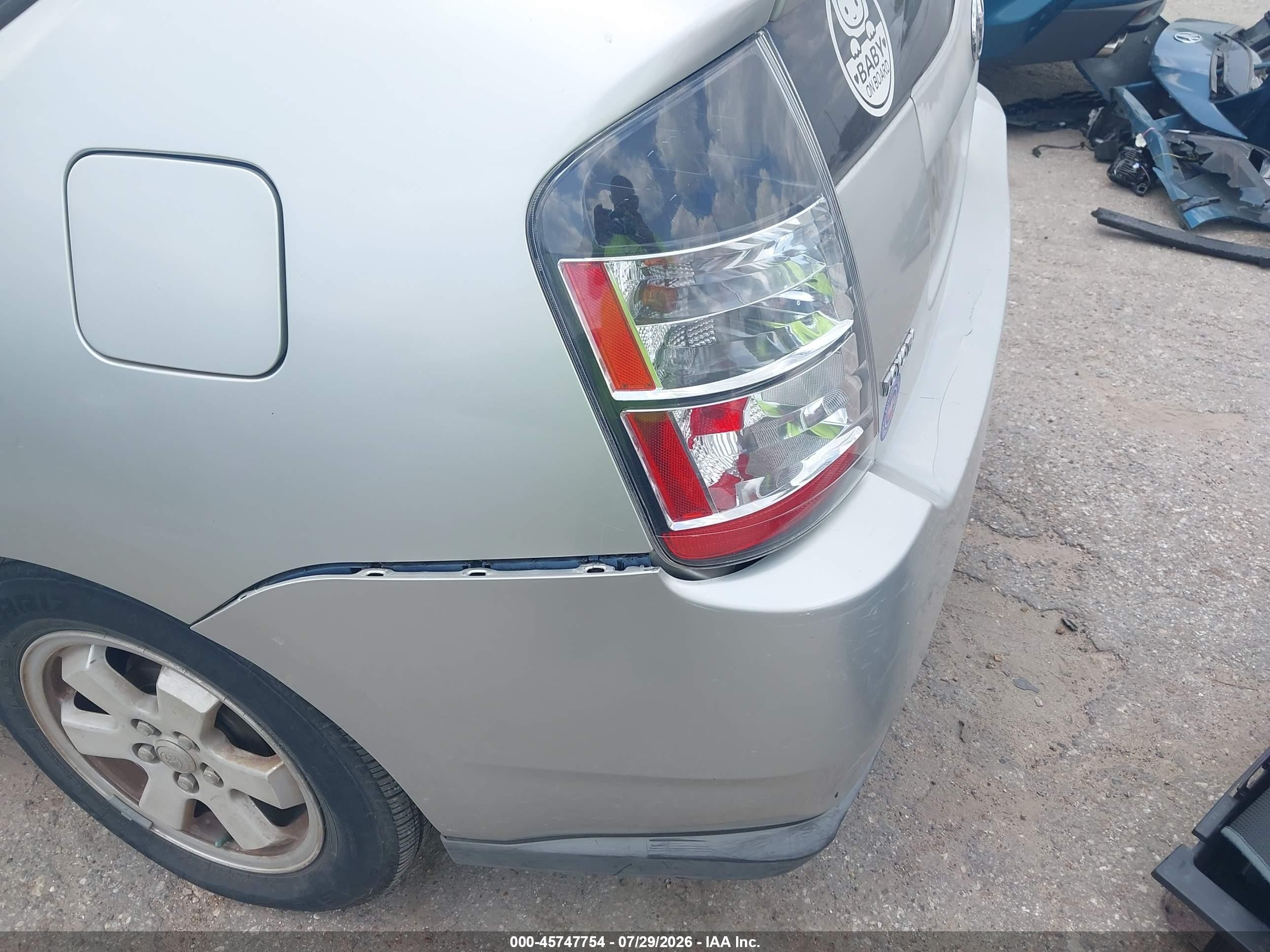 2005 Toyota Prius   Silver vin: JTDKB20U453024826