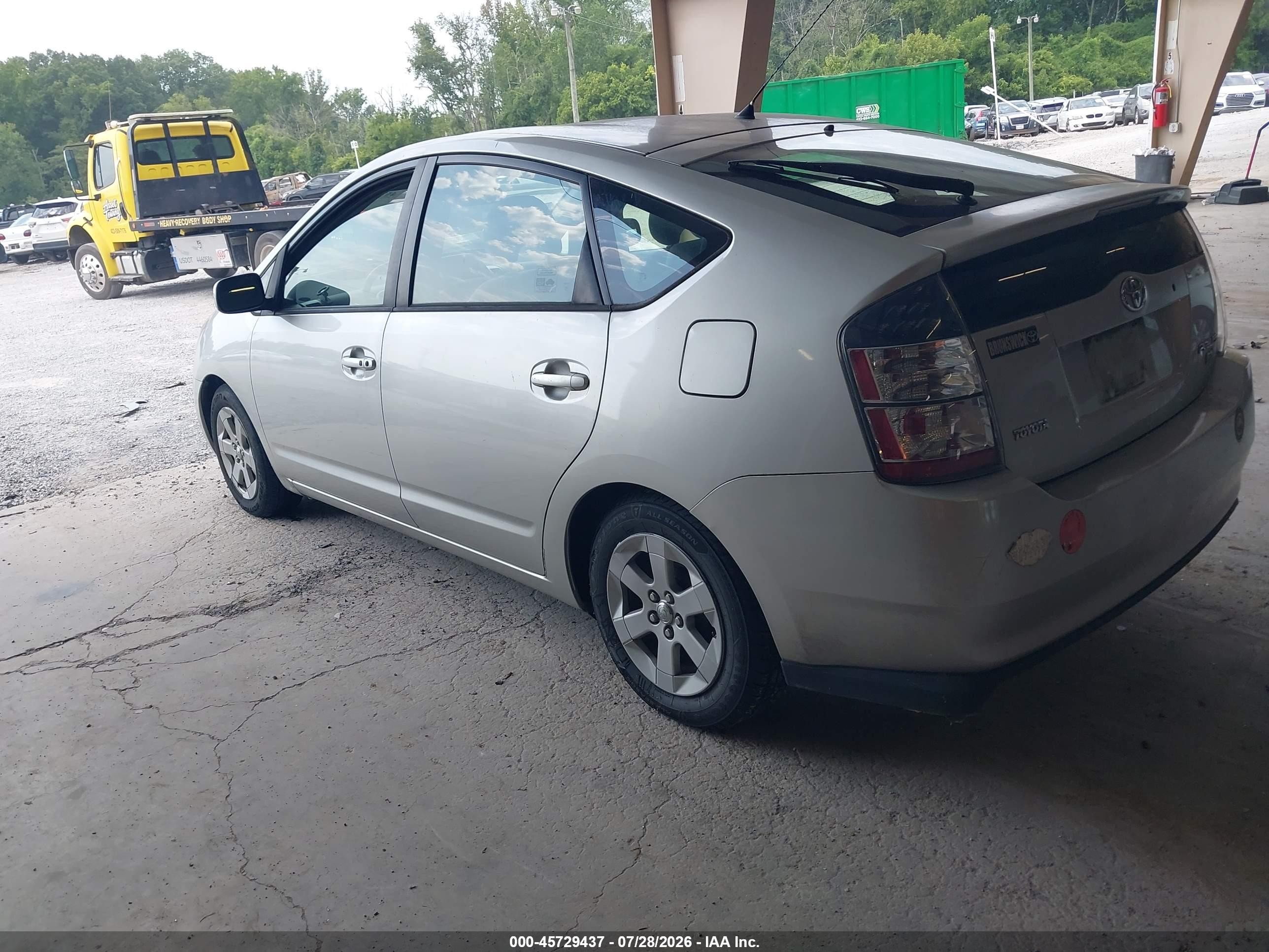 2005 Toyota Prius   Silver vin: JTDKB20U453053775