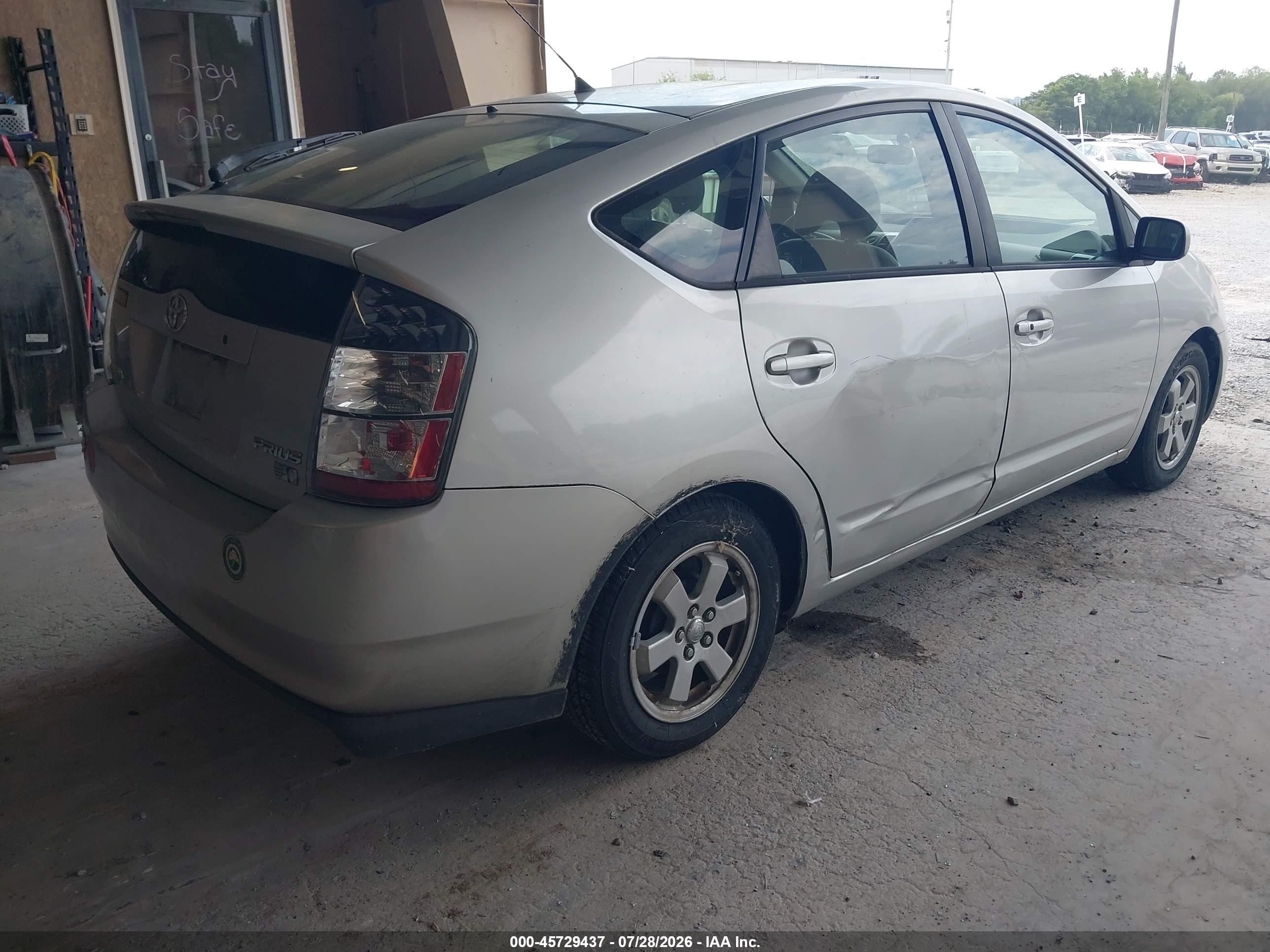 2005 Toyota Prius   Silver vin: JTDKB20U453053775